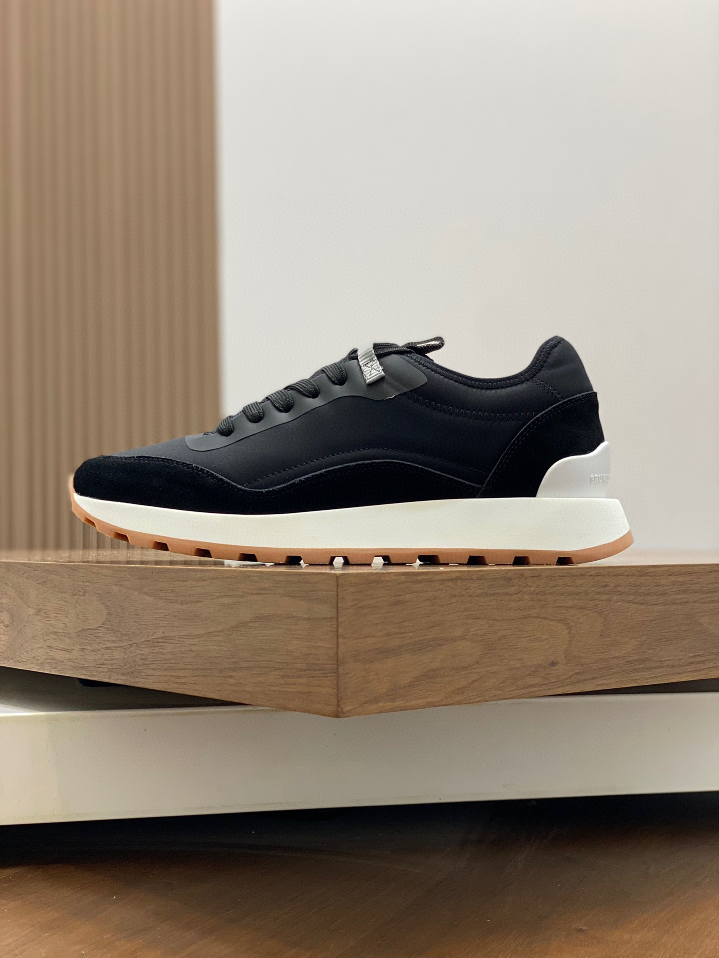 BRUNELLO CUCINELLI ZAPATILLAS DEPORTIVAS PARA HOMBRE Estas zapatillas deportivas están confeccionada