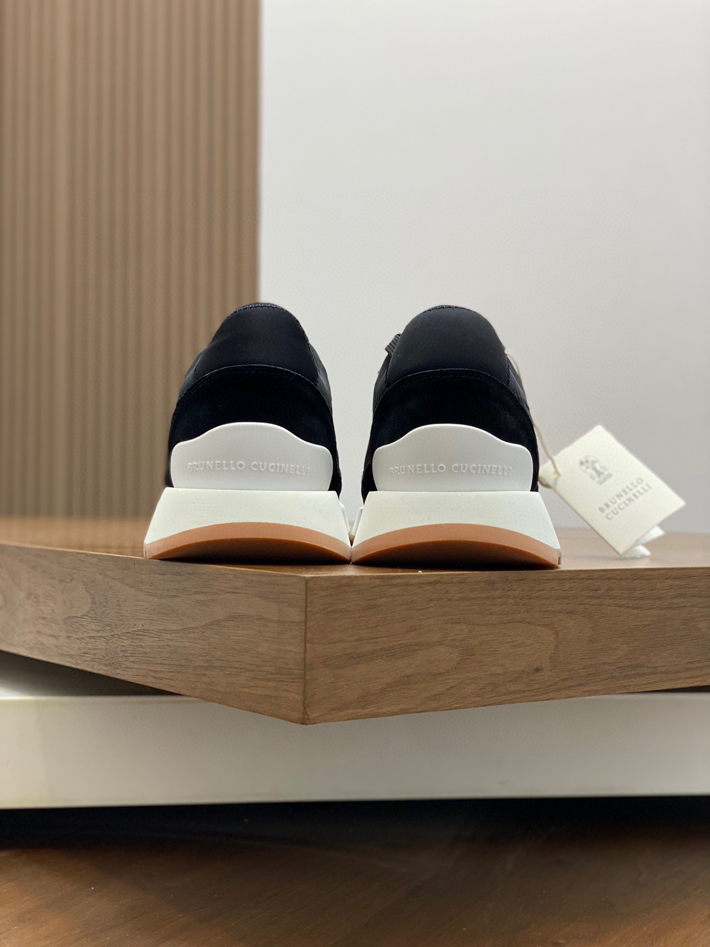 BRUNELLO CUCINELLI ZAPATILLAS DEPORTIVAS PARA HOMBRE Estas zapatillas deportivas están confeccionada