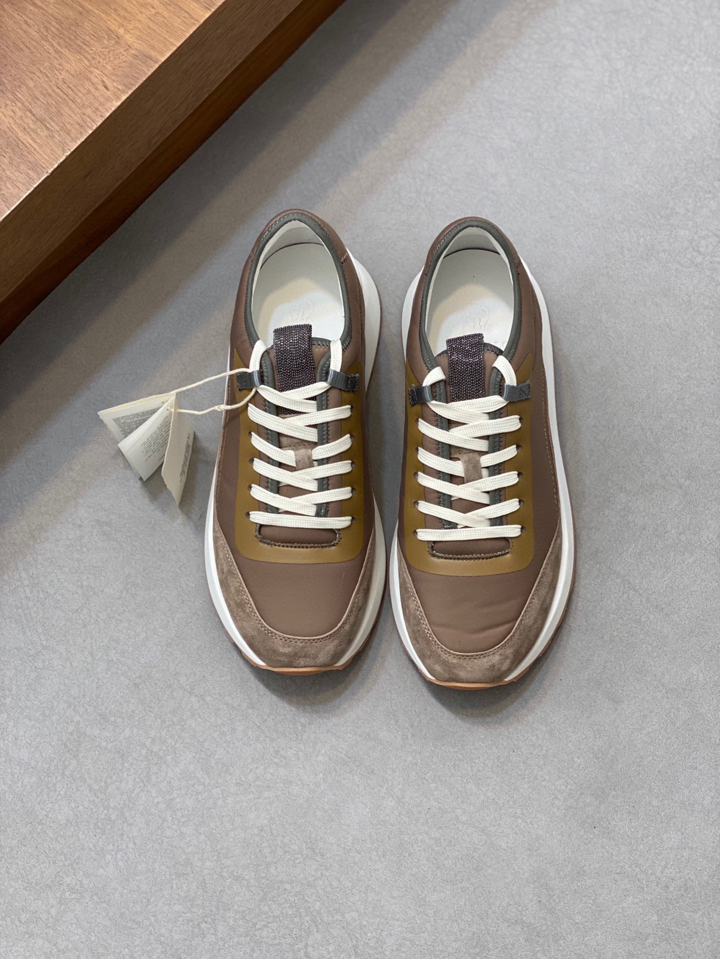 BRUNELLO CUCINELLI ZAPATILLAS DEPORTIVAS PARA HOMBRE Estas zapatillas deportivas están confeccionada