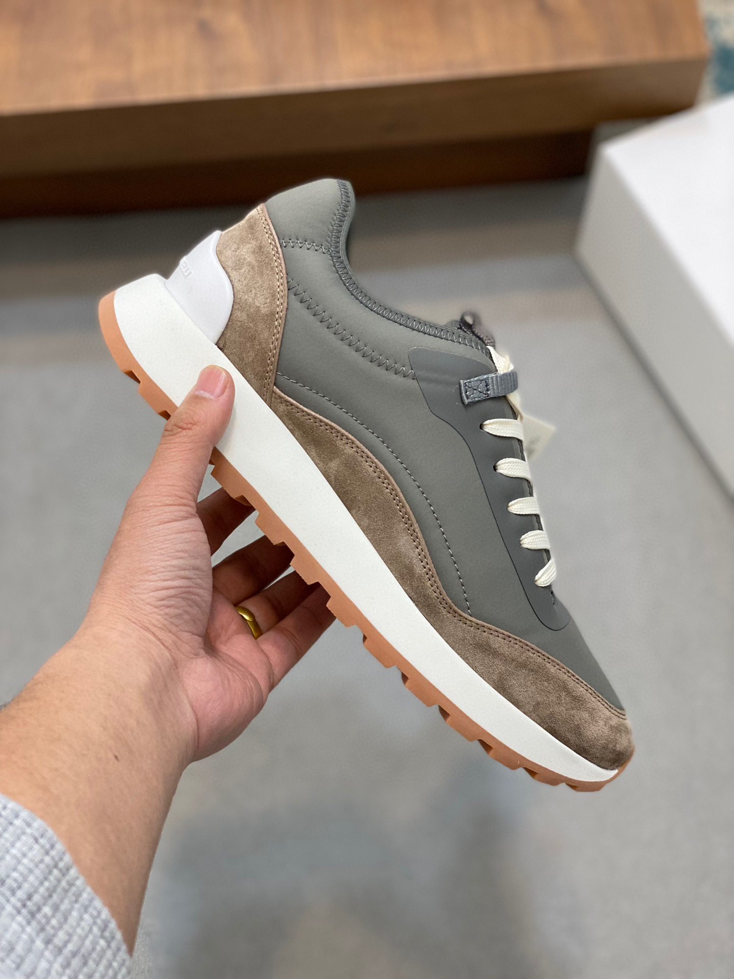 BRUNELLO CUCINELLI ZAPATILLAS DEPORTIVAS PARA HOMBRE Estas zapatillas deportivas están confeccionada