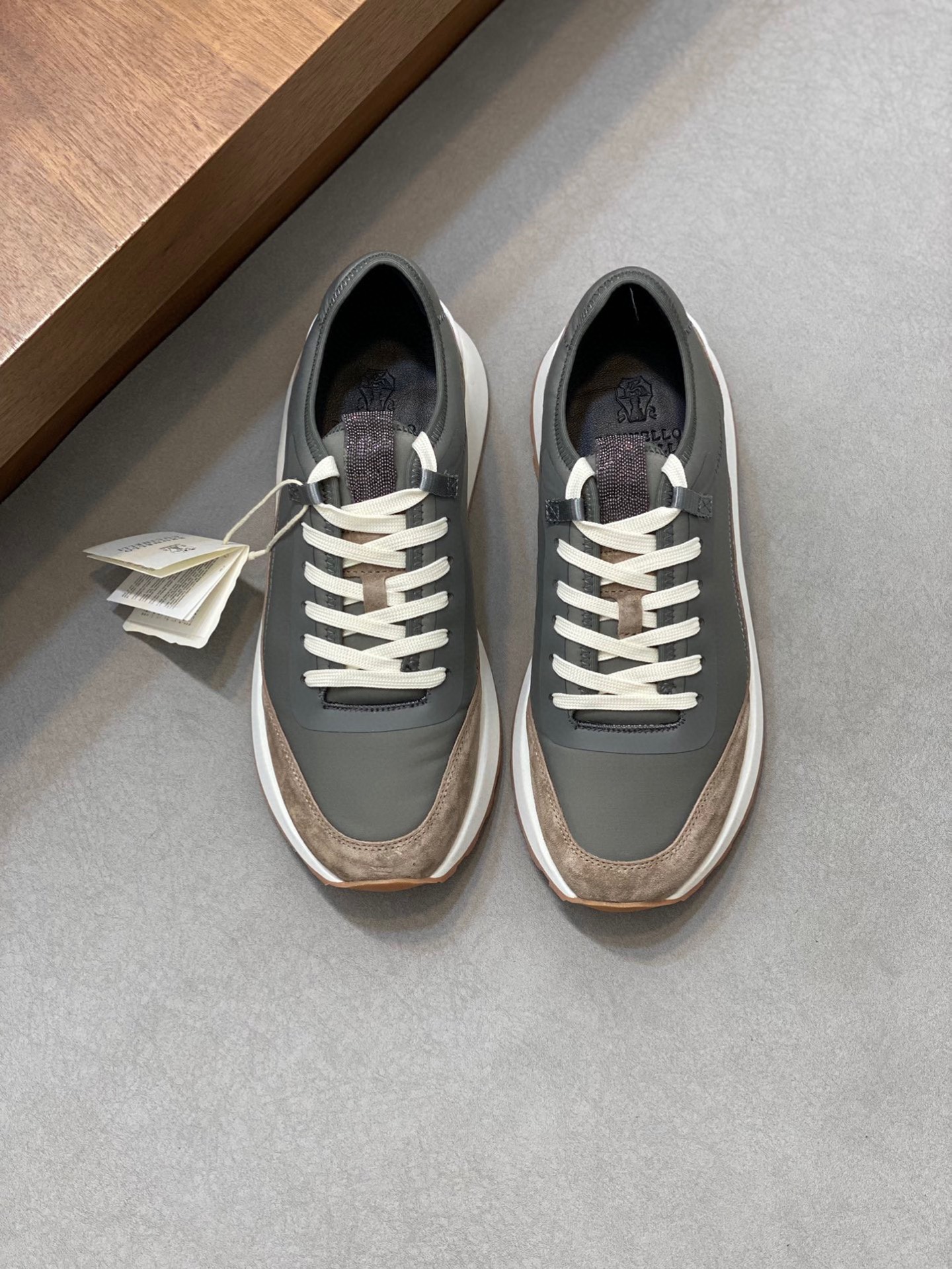 BRUNELLO CUCINELLI ZAPATILLAS DEPORTIVAS PARA HOMBRE Estas zapatillas deportivas están confeccionada