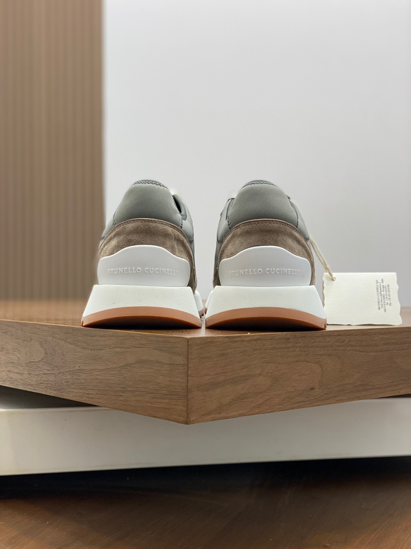 BRUNELLO CUCINELLI ZAPATILLAS DEPORTIVAS PARA HOMBRE Estas zapatillas deportivas están confeccionada