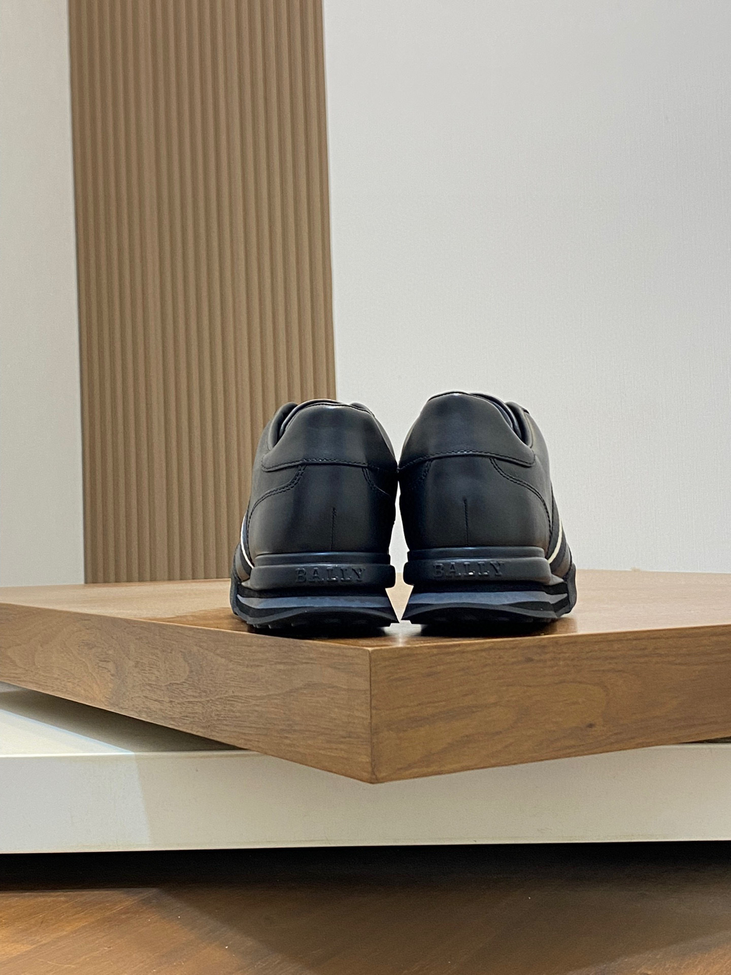 Bally New Zapatillas deportivas de piel y tejido para hombreEstas zapatillas deportivas están confec