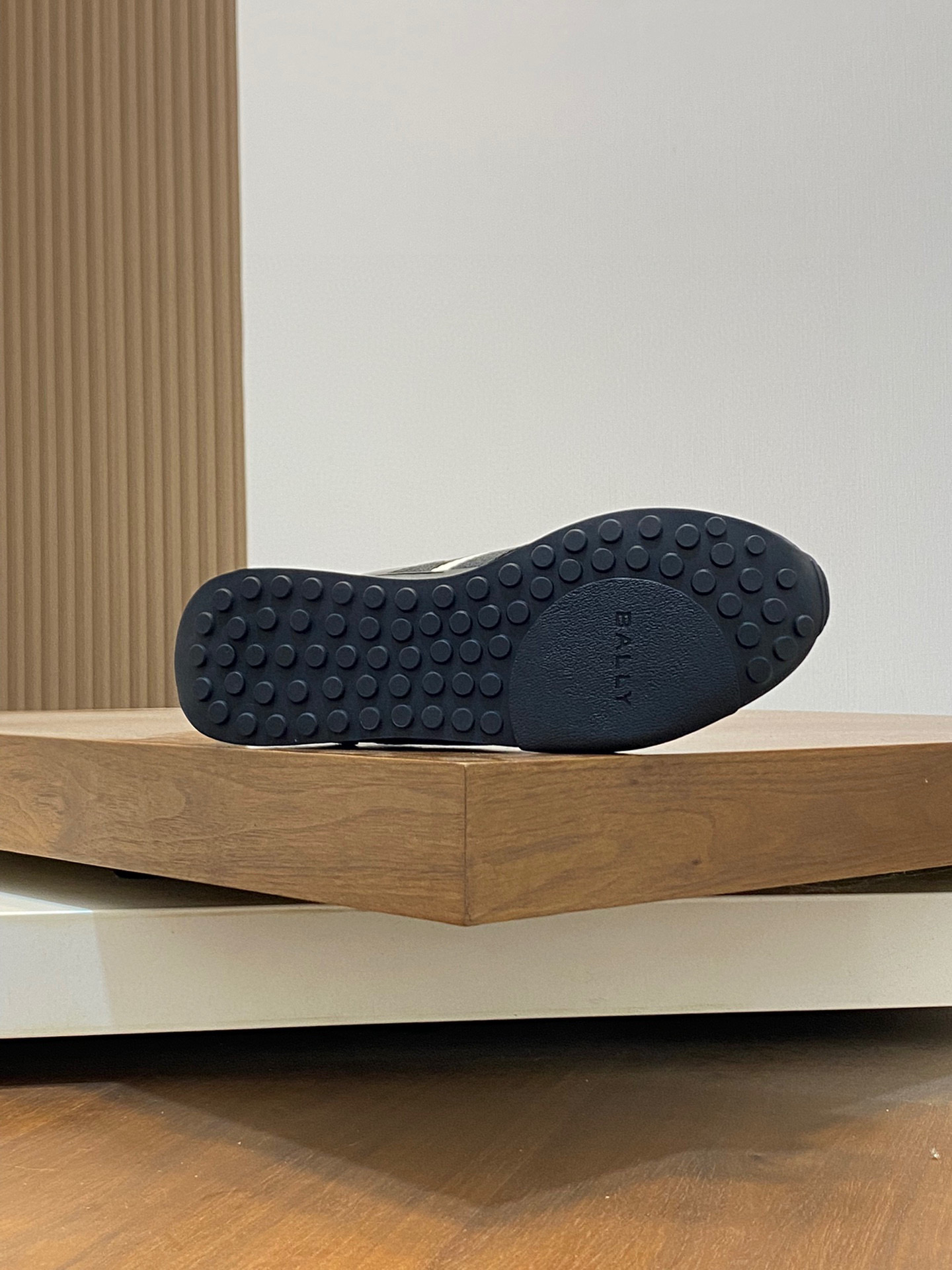 Bally New Zapatillas deportivas de piel y tejido para hombreEstas zapatillas deportivas están confec