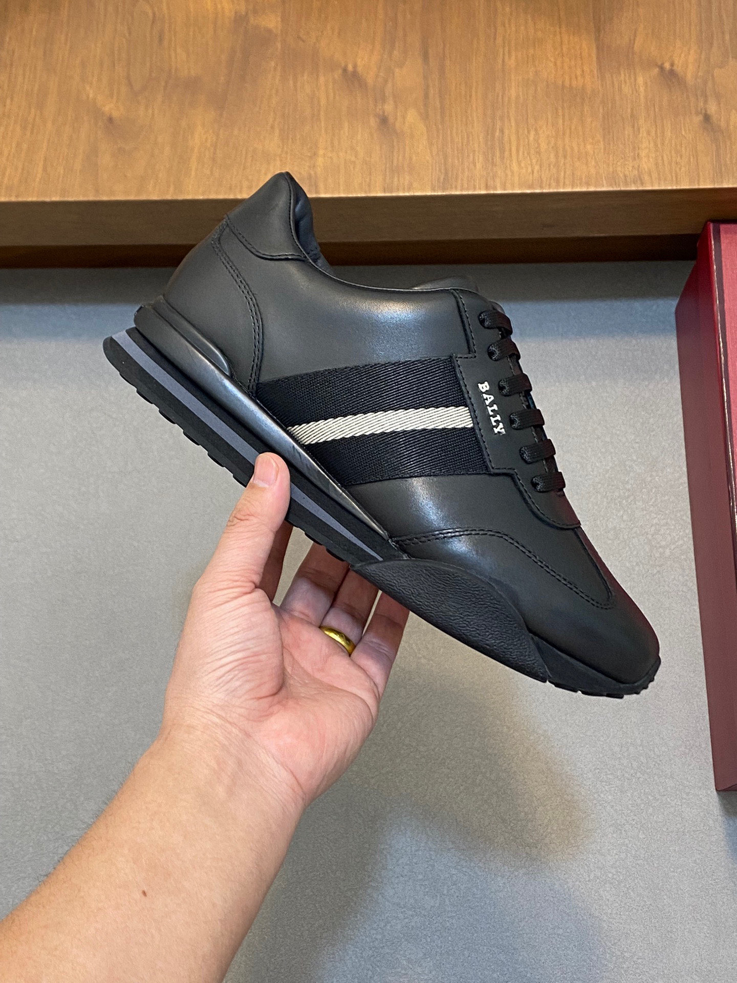 Bally New Zapatillas deportivas de piel y tejido para hombreEstas zapatillas deportivas están confec