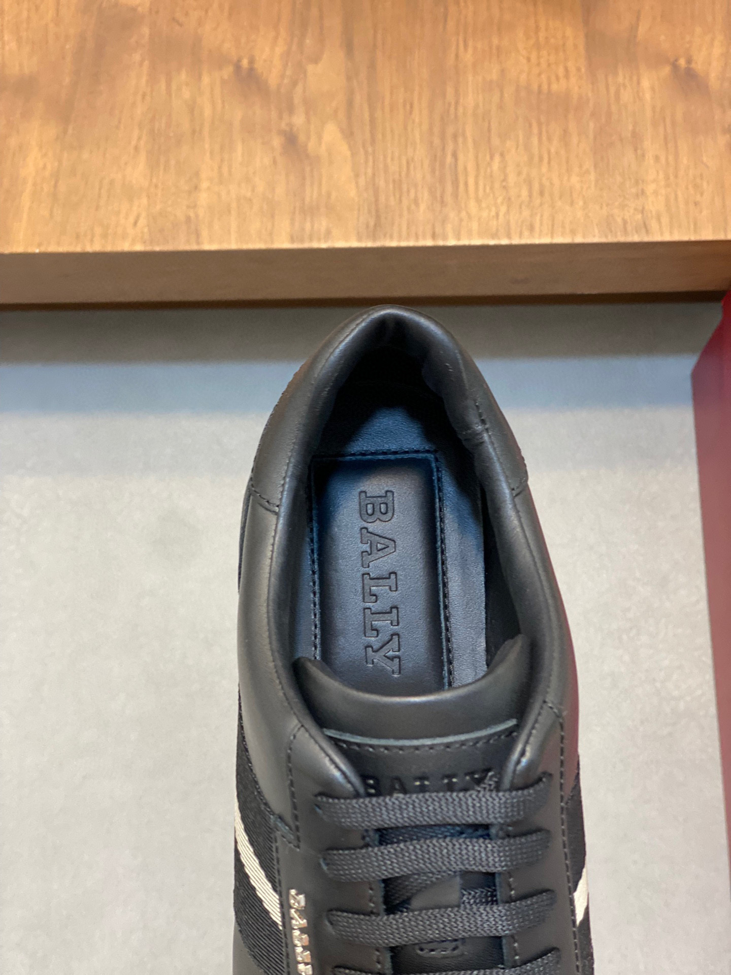 Bally New Zapatillas deportivas de piel y tejido para hombreEstas zapatillas deportivas están confec