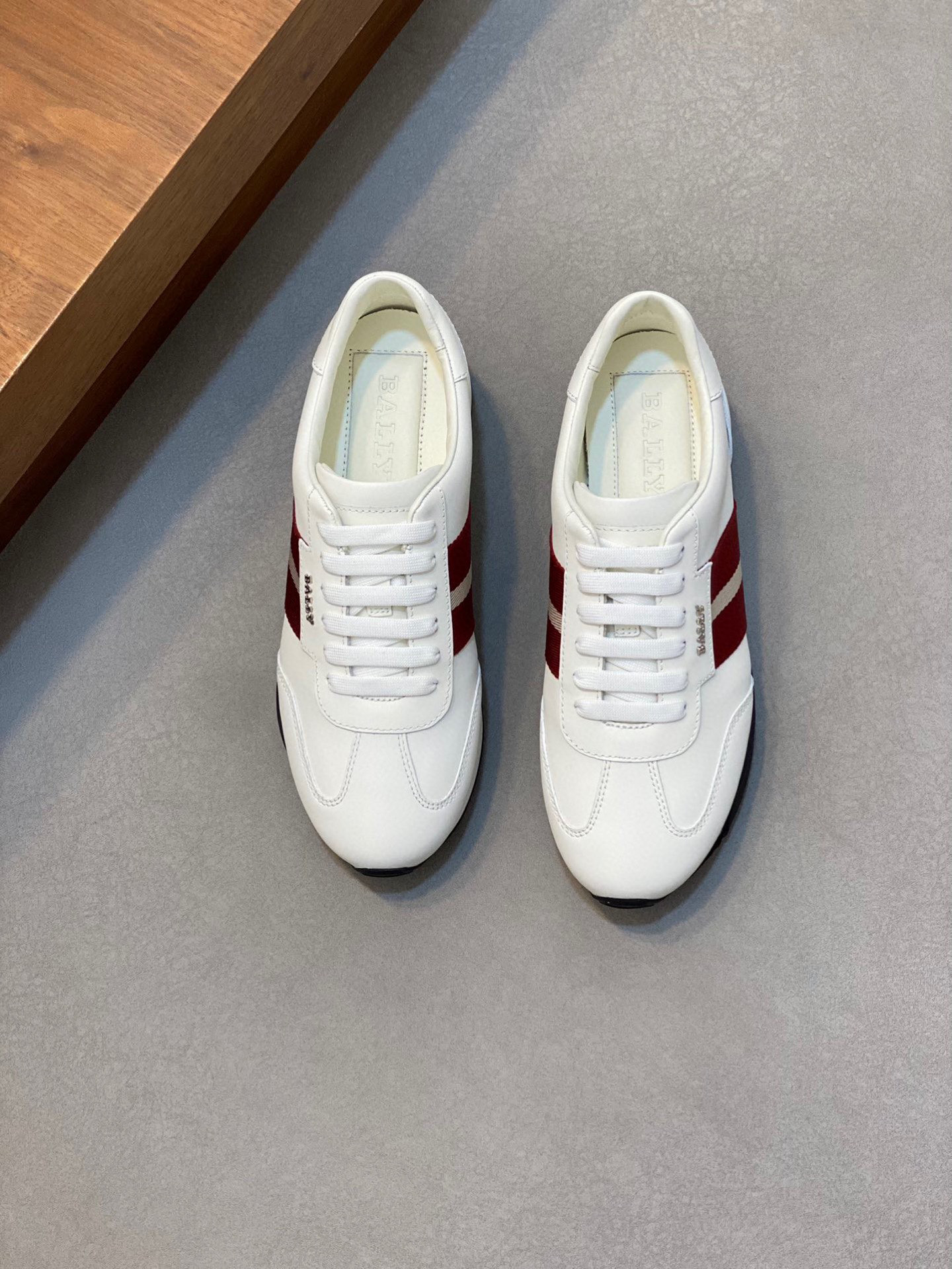 Bally New Zapatillas deportivas de piel y tejido para hombreEstas zapatillas deportivas están confec