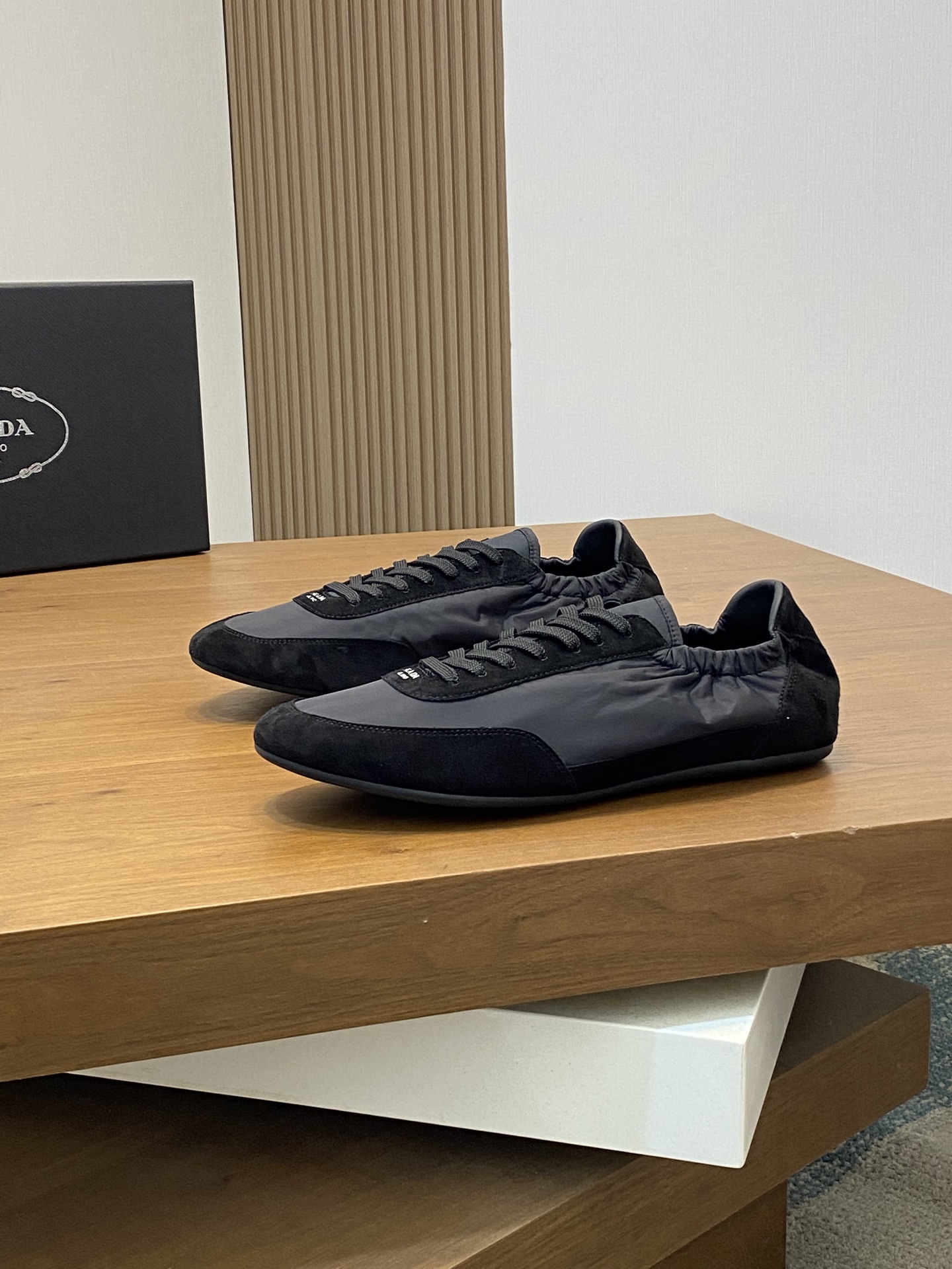 [PRADA] Prada - Calidad de gama alta Original único - Parte superior: piel de becerro de gamuza, lon