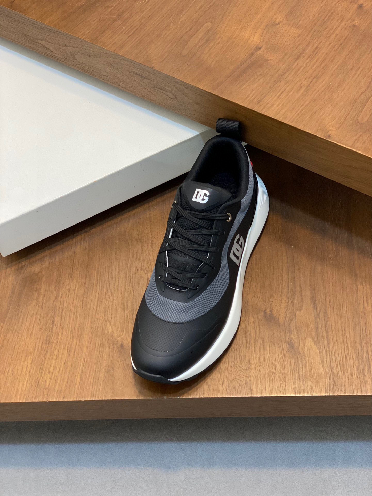 --Nuevo--Dolce&Gabbana--DG de gama alta de los hombres zapatos deportivo-casual. Mostrador superior 