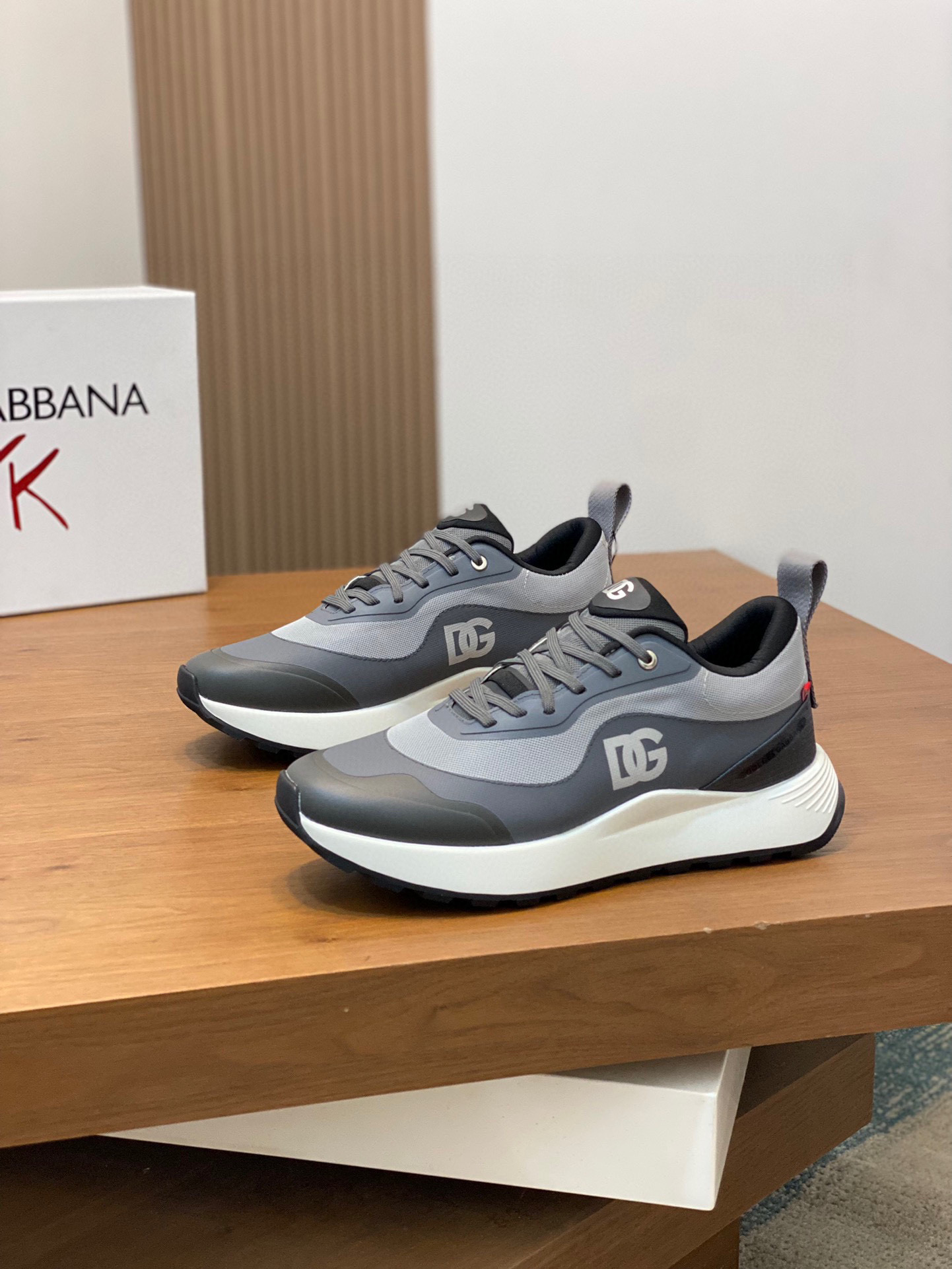 --Nuevo--Dolce&Gabbana--DG de gama alta de los hombres zapatos deportivo-casual. Mostrador superior 