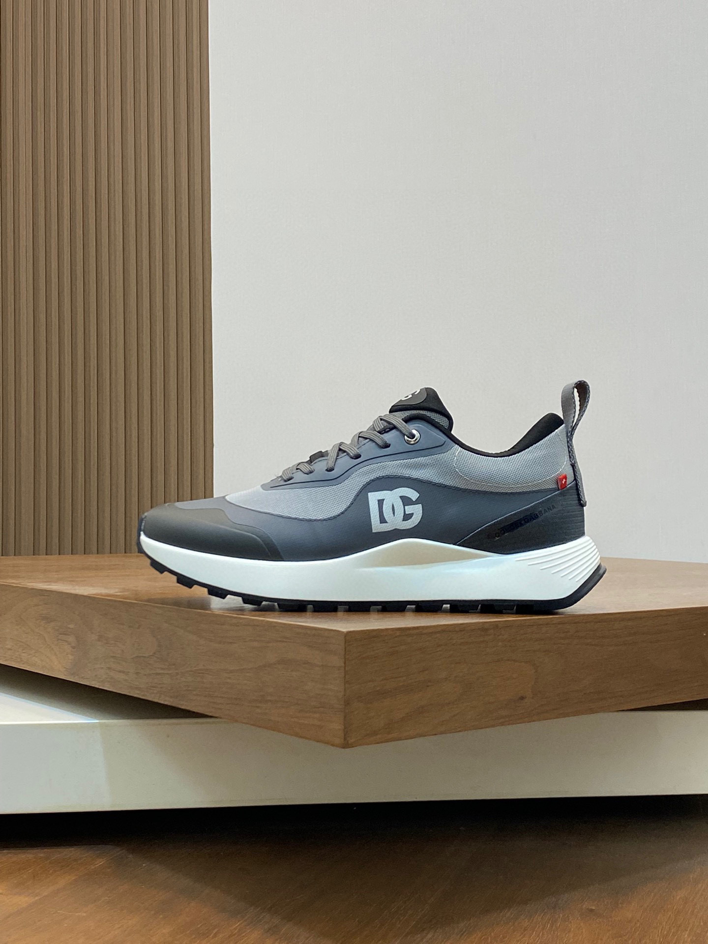 --Nuevo--Dolce&Gabbana--DG de gama alta de los hombres zapatos deportivo-casual. Mostrador superior 