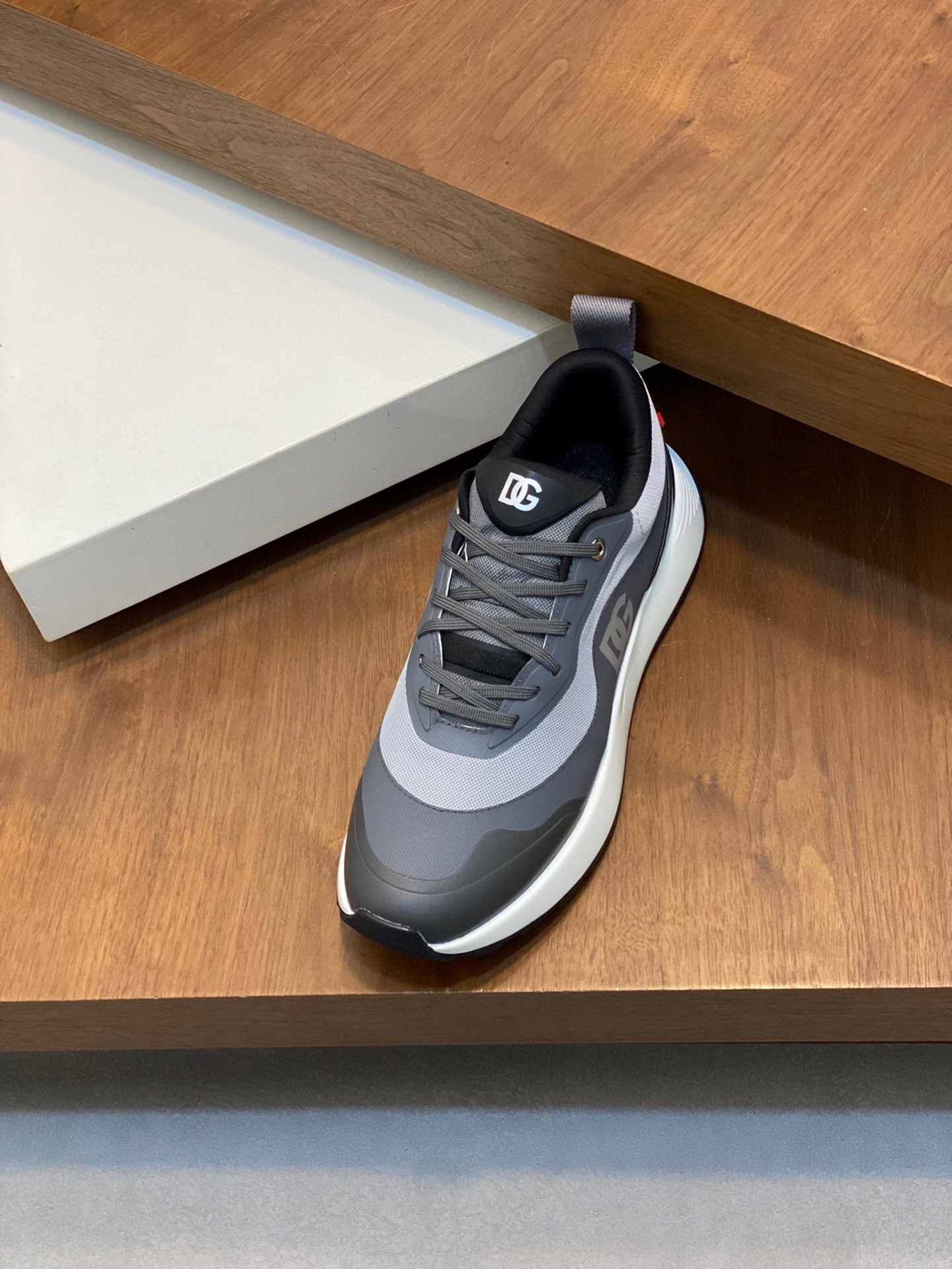 --Nuevo--Dolce&Gabbana--DG de gama alta de los hombres zapatos deportivo-casual. Mostrador superior 