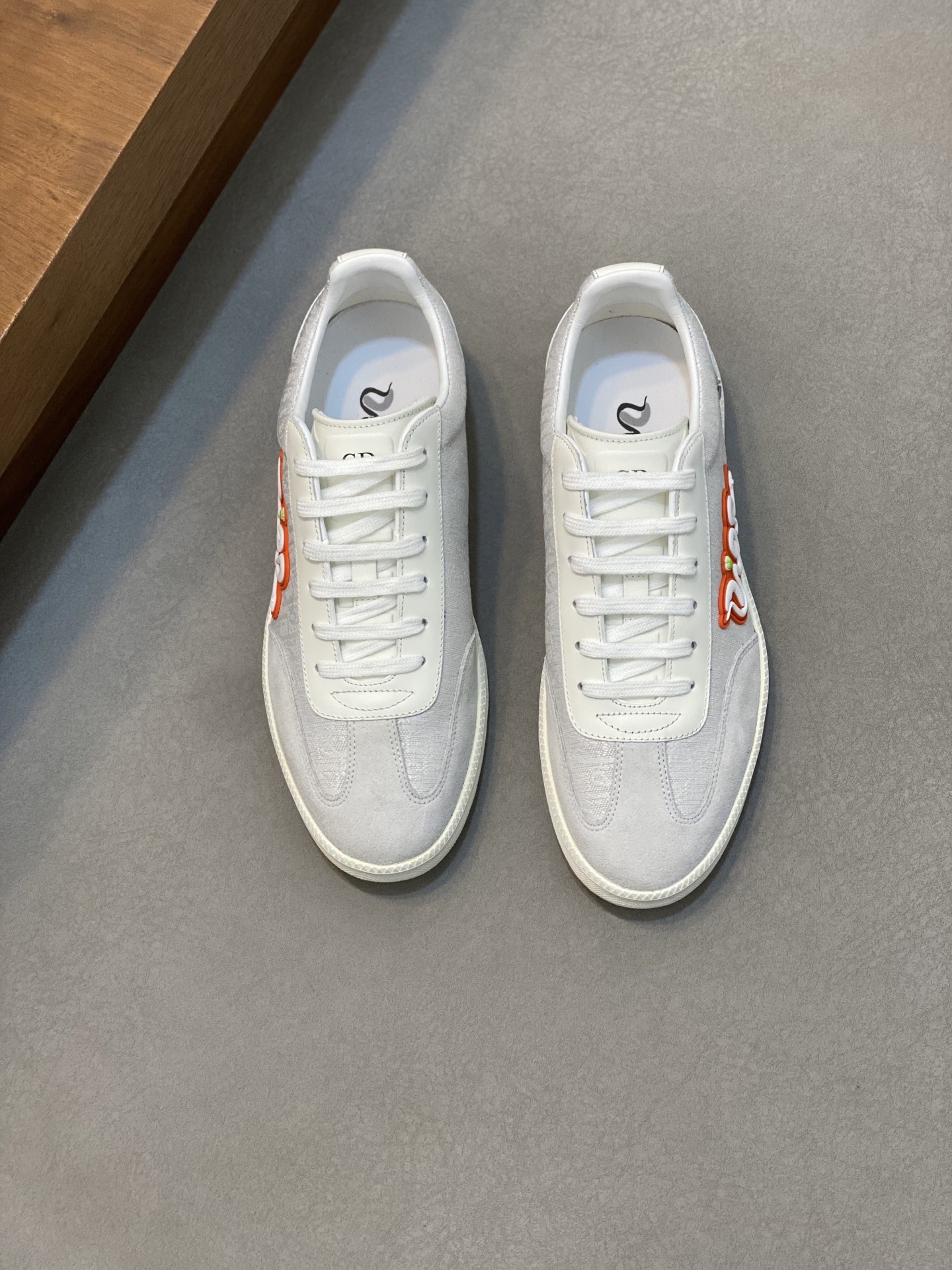 NO:222041,Brand DIOR color original color matching, code number 39-44 customized 38 45 price Material Dior 2025 new casual shoes!  High quality, high-quality, fashionable and trendy details on the market are impeccable, using cowhide splicing material, comfortable and sweat-absorbing mesh lining, mesh pad foot pad feels comfortable and superior quality, original replica mold open sole, Dior casual shoes, dior, dior, cowhide19860909品牌DIOR 颜色原版配色 码数39-44定做38 45 价格 材质迪奥2025新品休闲鞋！高品质 市面高版本时尚潮流细节无可挑剔采用牛皮拼接材质舒适吸汗的网布内里 网布垫脚脚感舒适品质优越原版复刻开模大底,Dior休闲鞋,dior,dior,cowhide,Men's shoes