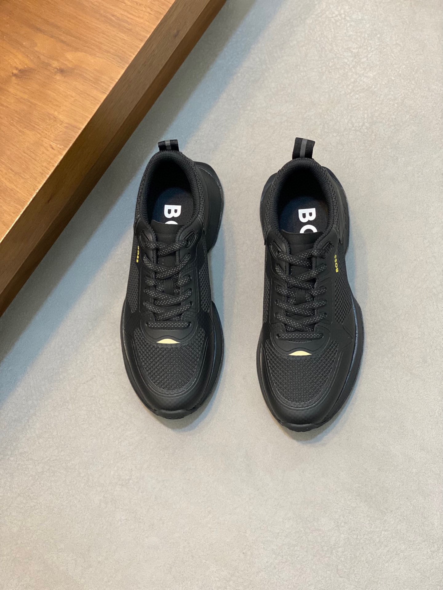 NO:221811,Brand BOSS original color matching, size 39-44 customized 38.45 price Material BOSS new low-top sneakers, selected calfskin and mesh material, the tongue is made of branded straps, showing interesting brand characteristics. The rubber sole is based on interwoven letter patterns, and the rear decoration is designed with calfskin air compressor logo., BOOS casual shoes, sneakers, cowhide19860909品牌BOSS 颜色原版配色 码数39-44定做38.45 价格 材质BOSS新款低帮运动鞋 精选小牛皮搭配网布材质制作,鞋舌以品牌饰带饰边,展现趣味品牌特色.橡胶鞋底以交织字母图案为基础,后饰片则采用小牛皮空压logo设计.,BOOS 休闲鞋,sneakers,cowhide,Men's shoes