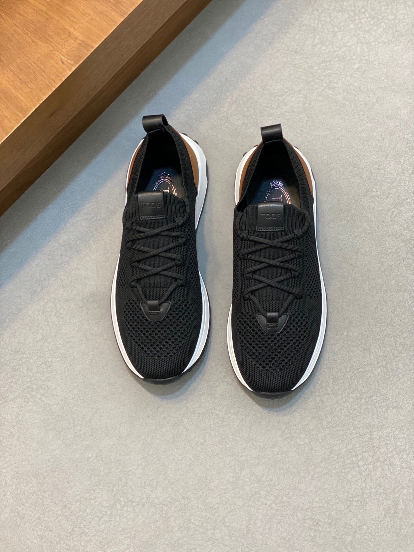 NO:221830,Brand TOD'S color original color matching Size 39-44 Customized 45 Price Material Todds Men's New Casual Shoes This TOD'S sneakers attract attention with a novel design, and rubber beans show the traditional elements of the brand. Suede leather is made of smooth leather, and the seam fabric is soft to the touch, and the side is decorated with TOD'S logo. Upper imported cowhide   breathable mesh   rubber outsole, TOD'S casual shoes, Tod's, sneakers, cowhide19860909品牌TOD'S 颜色原版配色 码数39-44定做45 价格 材质托德斯男士 新款 休闲鞋 本款TOD'S 运动鞋以新颖设计吸引眼球,橡胶豆豆尽显品牌传统元素.绒面皮革拼光滑皮革制成,拼缝织物,触感柔软,侧边饰以TOD'S 标识. 鞋面进口牛皮 透气网里 橡胶大底,TOD'S 休闲鞋,Tod's,sneakers,cowhide,Men's shoes