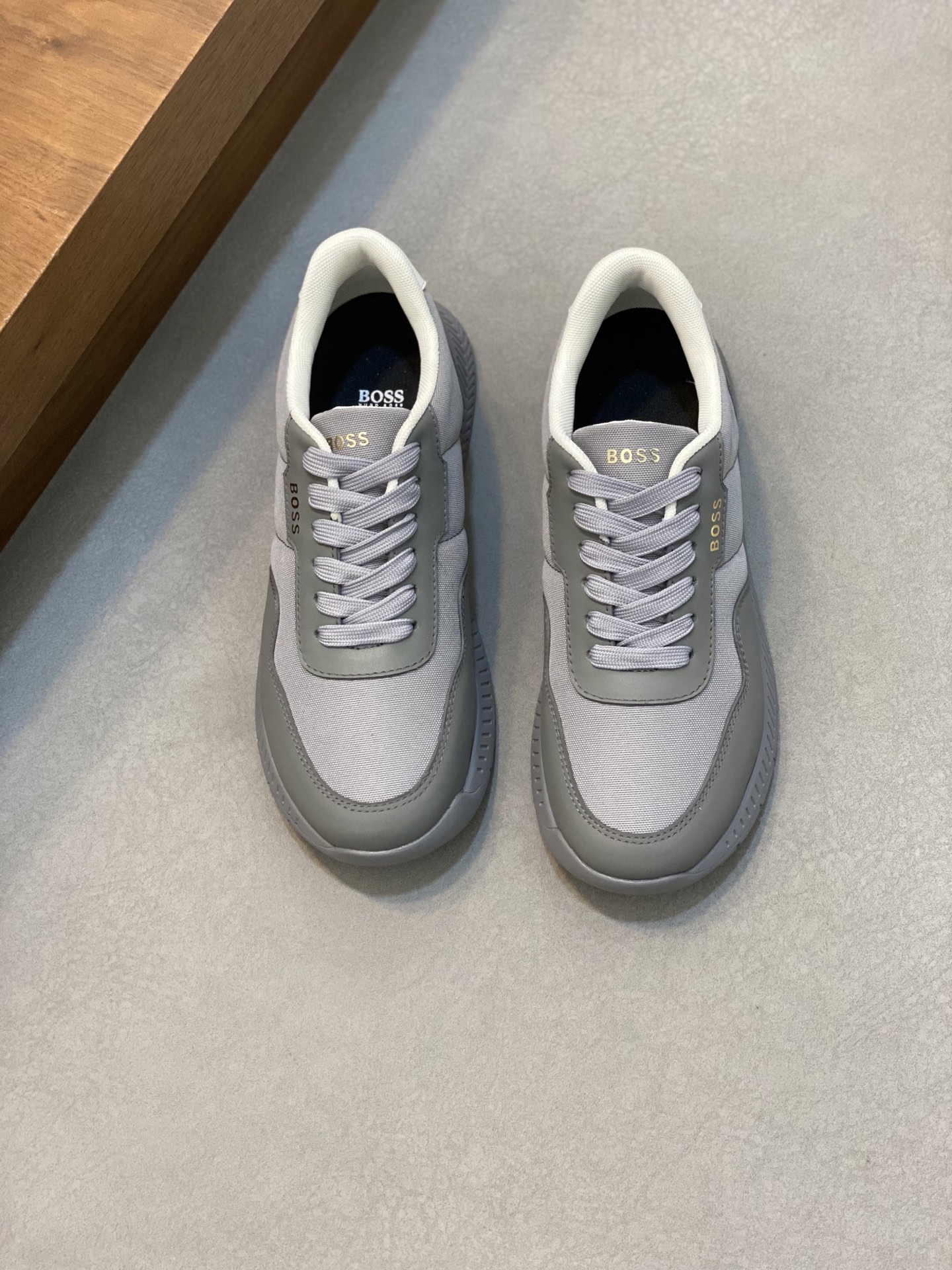 NO:221824,Brand BOSS original color matching, size 39-44 customized 38.45 Price Material BOSS New low-top sneakers Selected calfskin and mesh fabric, the tongue is made of branded straps to show interesting brand characteristics. The rubber sole is based on interwoven letter patterns, and the rear trim is designed with calfskin air compressor logo., BOOS casual shoes, sneakers, cowhide19860909品牌BOSS 颜色原版配色 码数39-44定做38.45 价格 材质BOSS 新款 低帮运动鞋 精选小牛皮搭配网布制作,鞋舌以品牌饰带饰边,展现趣味品牌特色.橡胶鞋底以交织字母图案为基础,后饰片则采用小牛皮空压logo设计.,BOOS 休闲鞋,sneakers,cowhide,Men's shoes