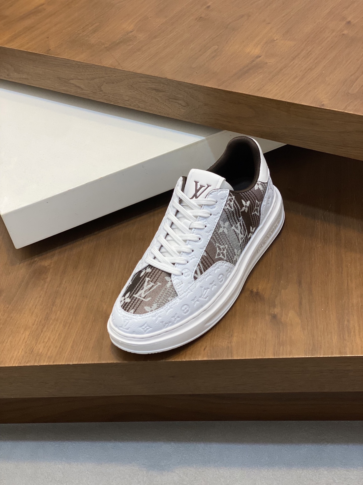 Louis Vuitton Men's High-End Casual Sneakers with Monogram Flower 7 i1741104737284 3664 0 5