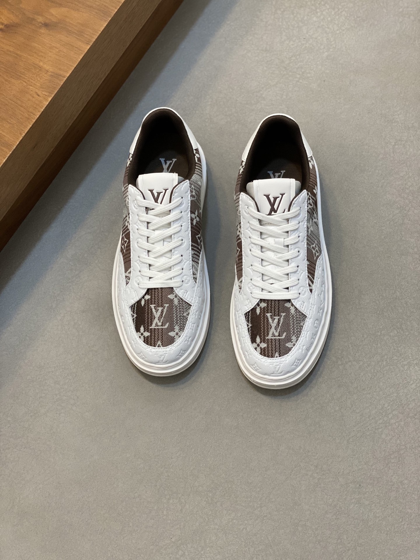 Louis Vuitton Men's High-End Casual Sneakers with Monogram Flower 2 i1741104737475 1116 0 0