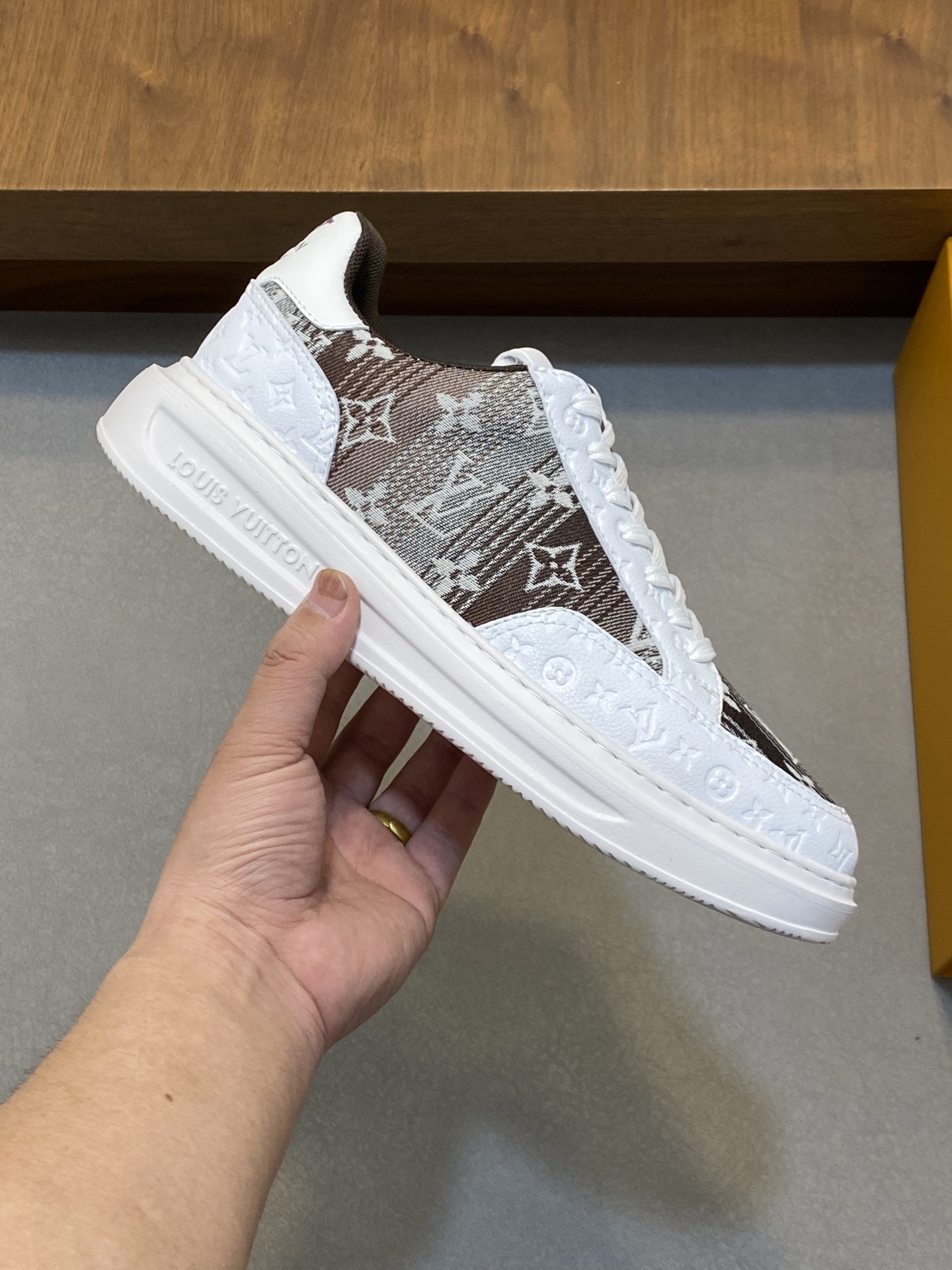 Louis Vuitton Men's High-End Casual Sneakers with Monogram Flower 5 i1741104739615 3636 0 3