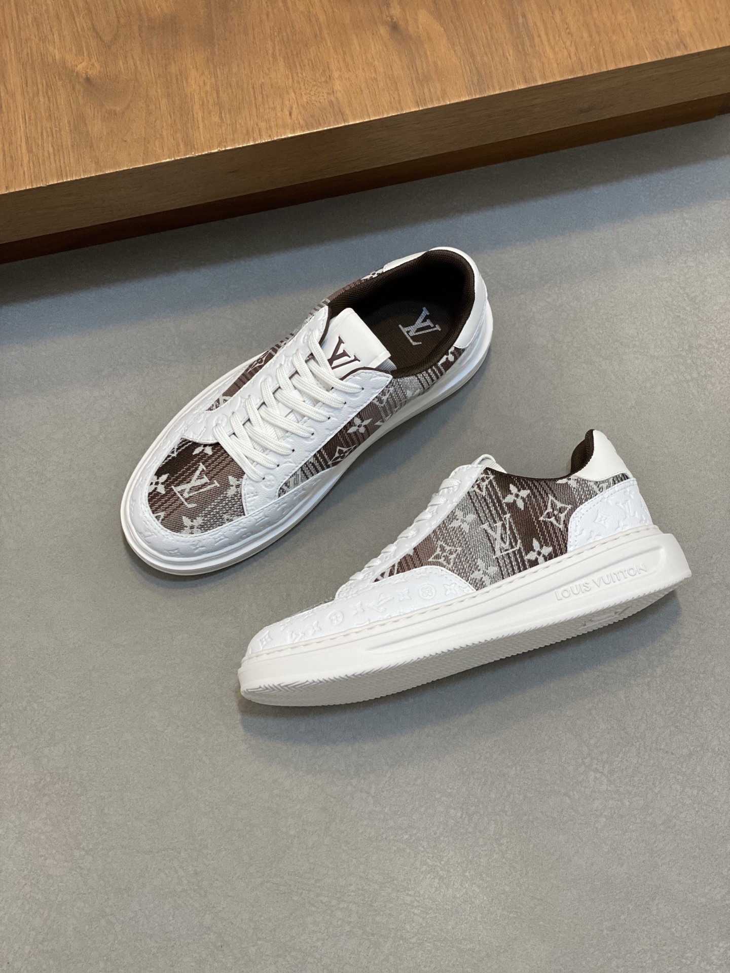 Louis Vuitton Men's High-End Casual Sneakers with Monogram Flower 6 i1741104739643 9886 0 4