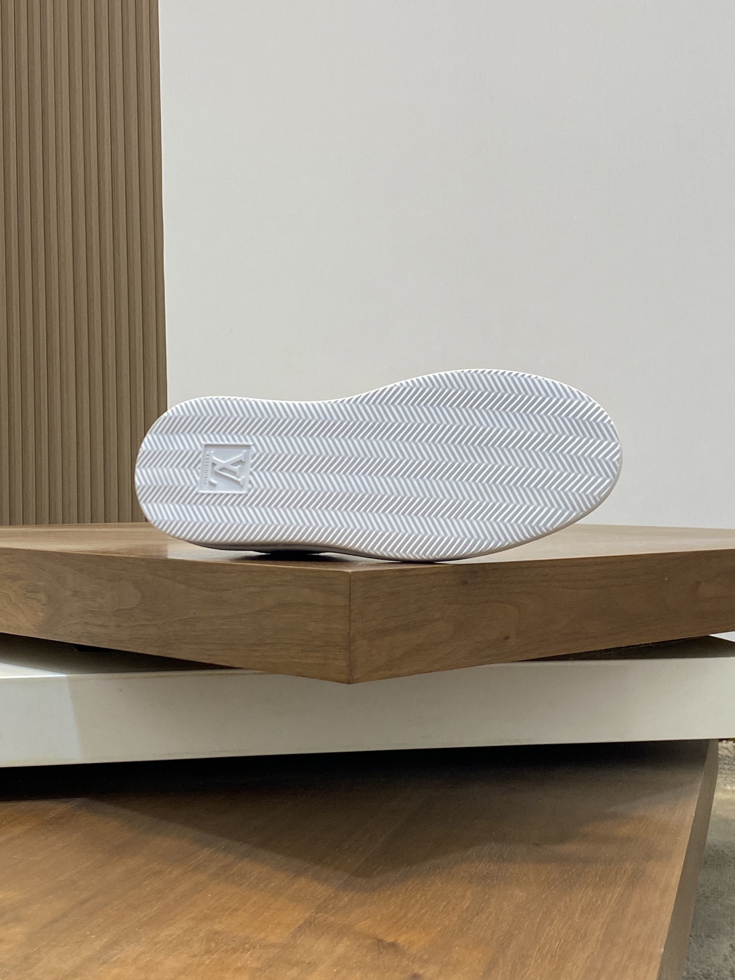 Men's Designer Casual Sneakers in Leather and Canvas with Monogram Detail 10 i1741104749725 1163 0 8