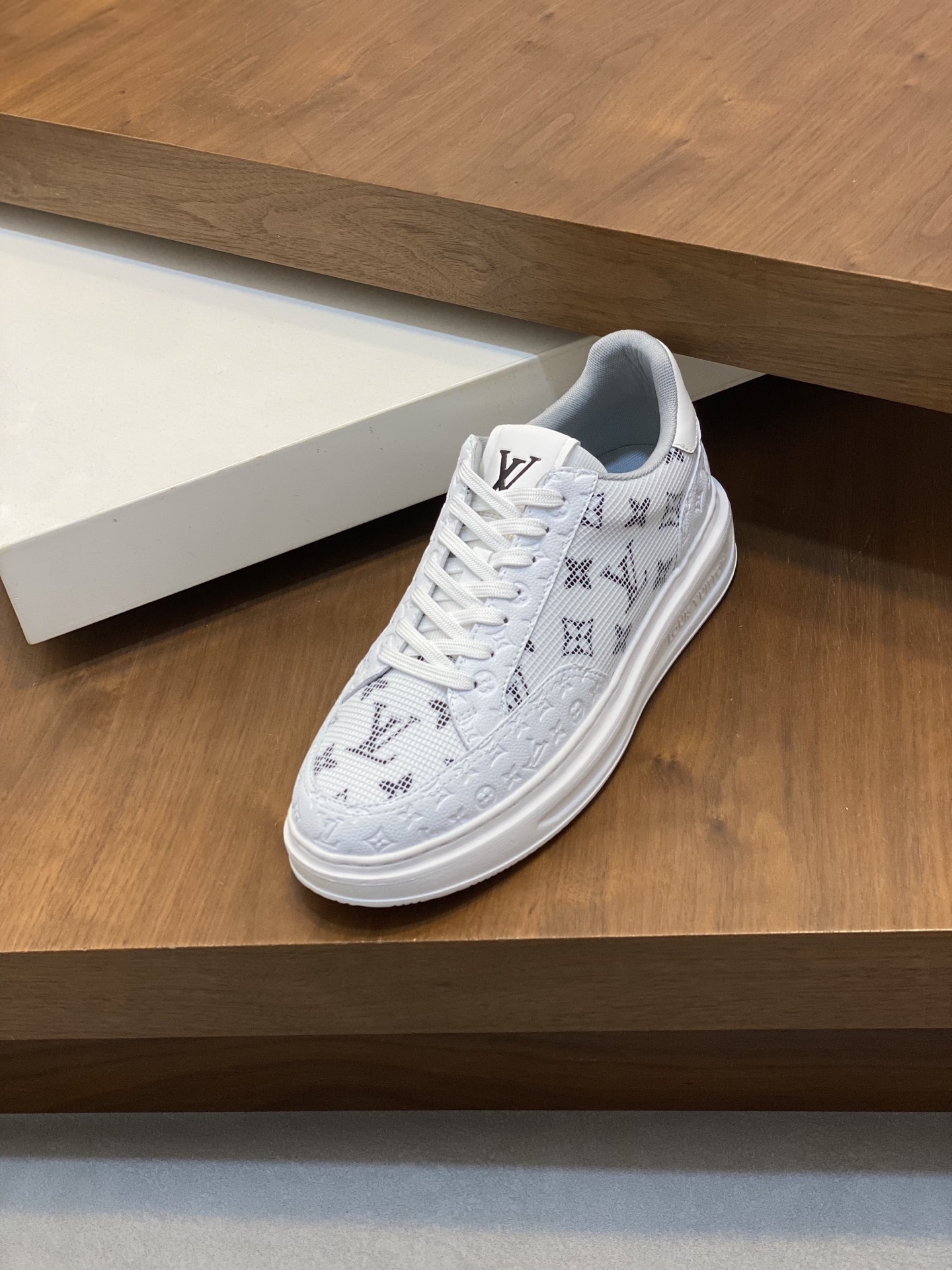 Louis Vuitton Men's White Leather and Canvas Monogram Casual Sneakers 7 i1741104780586 9282 0 5