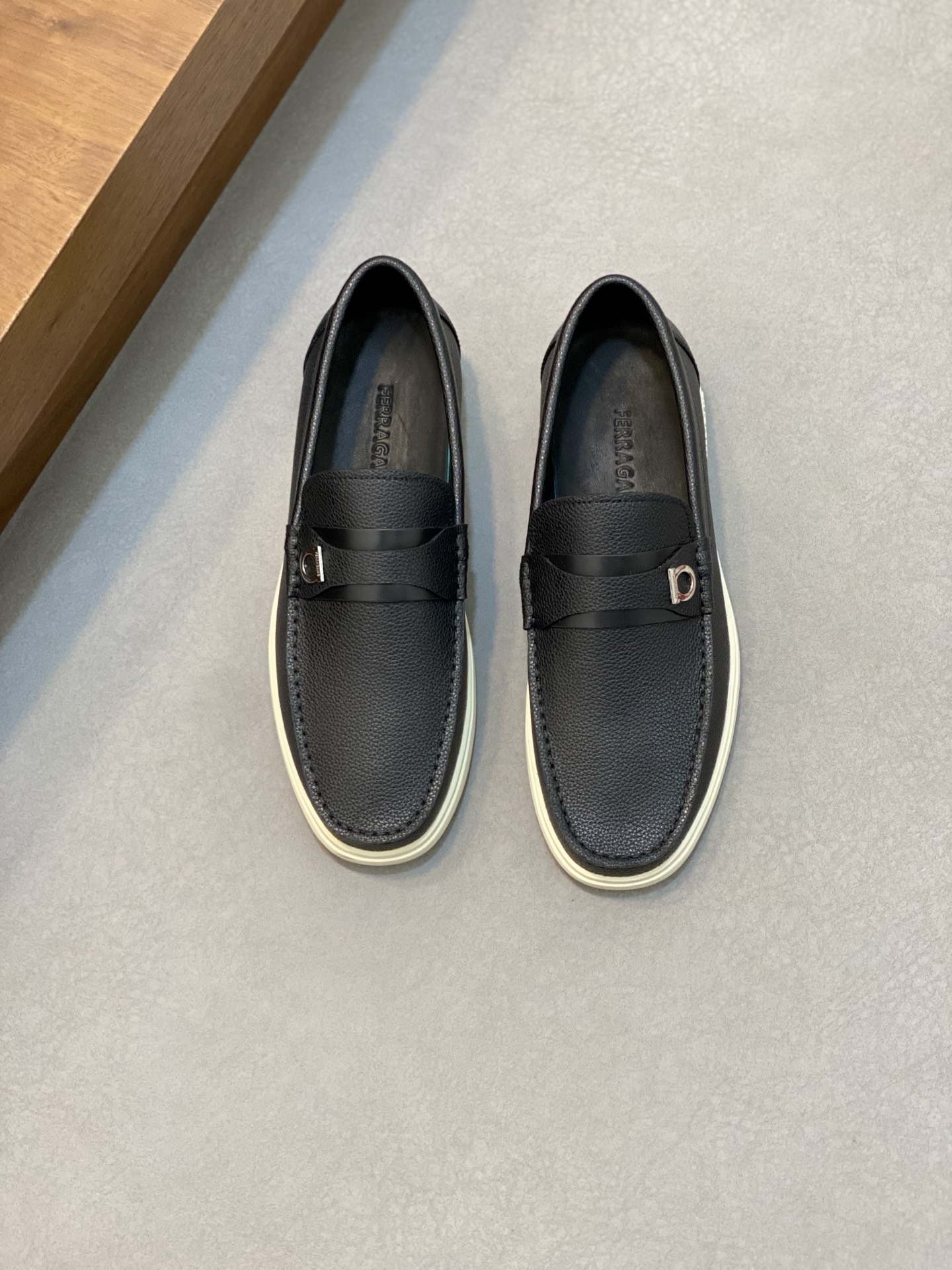 Ferragamo Men's Leather Driving Loafers - Comfortable & Stylish, Sizes 39-44 1 Ferragamo Men's Leather Driving Loafers - Comfortable & Stylish, Sizes 39-44