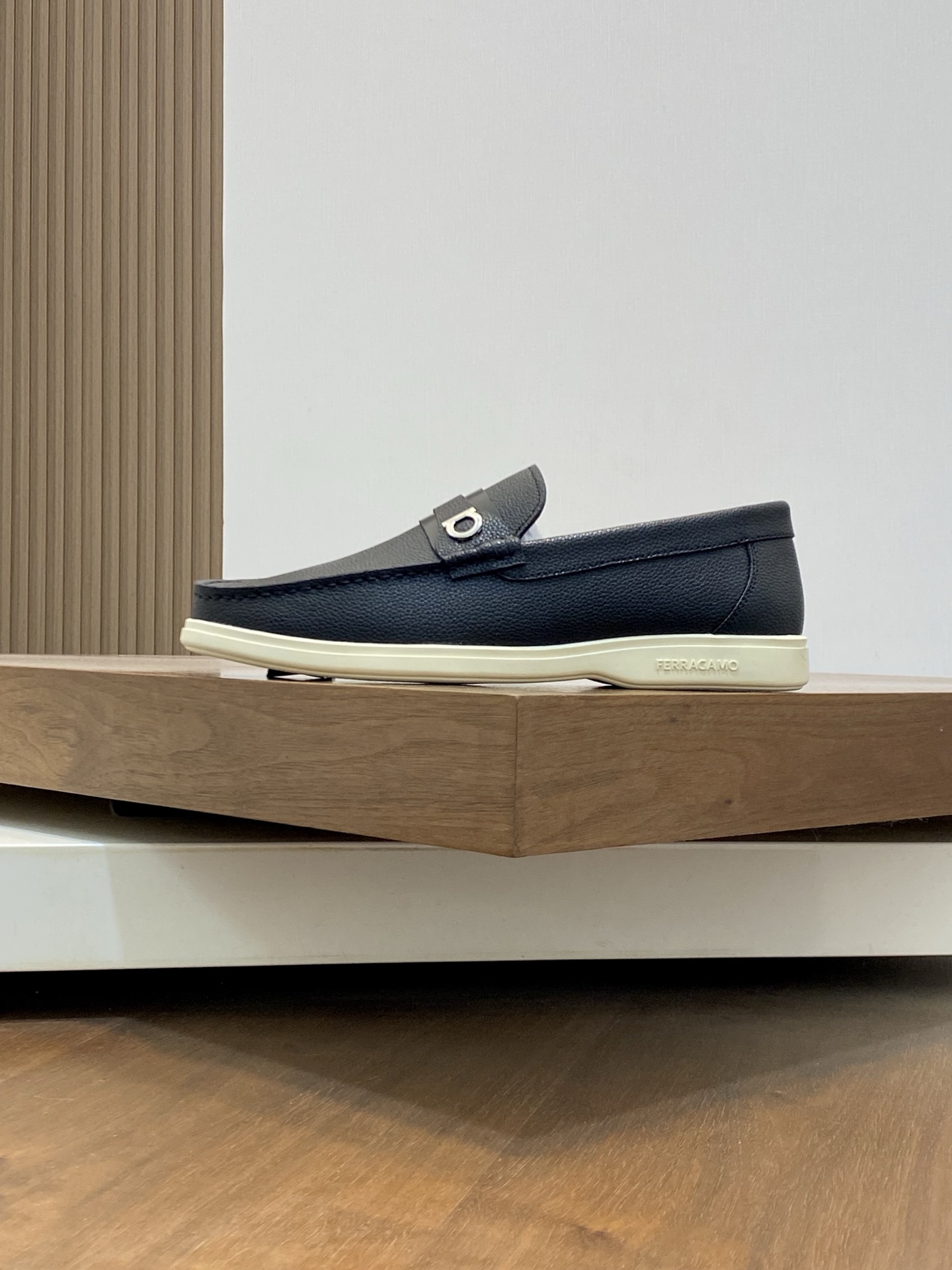 Ferragamo Men's Leather Driving Loafers - Comfortable & Stylish, Sizes 39-44 3 i1741553469143 9246 0 1
