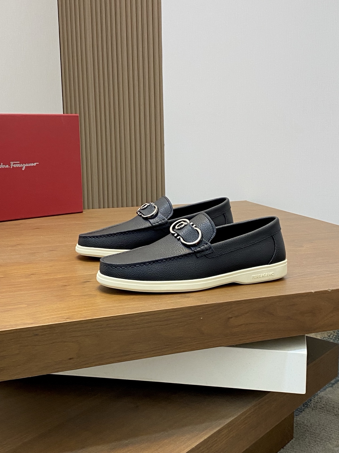 Ferragamo Men's Black Leather Loafers with Metal Buckle, Size 39-44 4 i1741553686003 1391 0 2