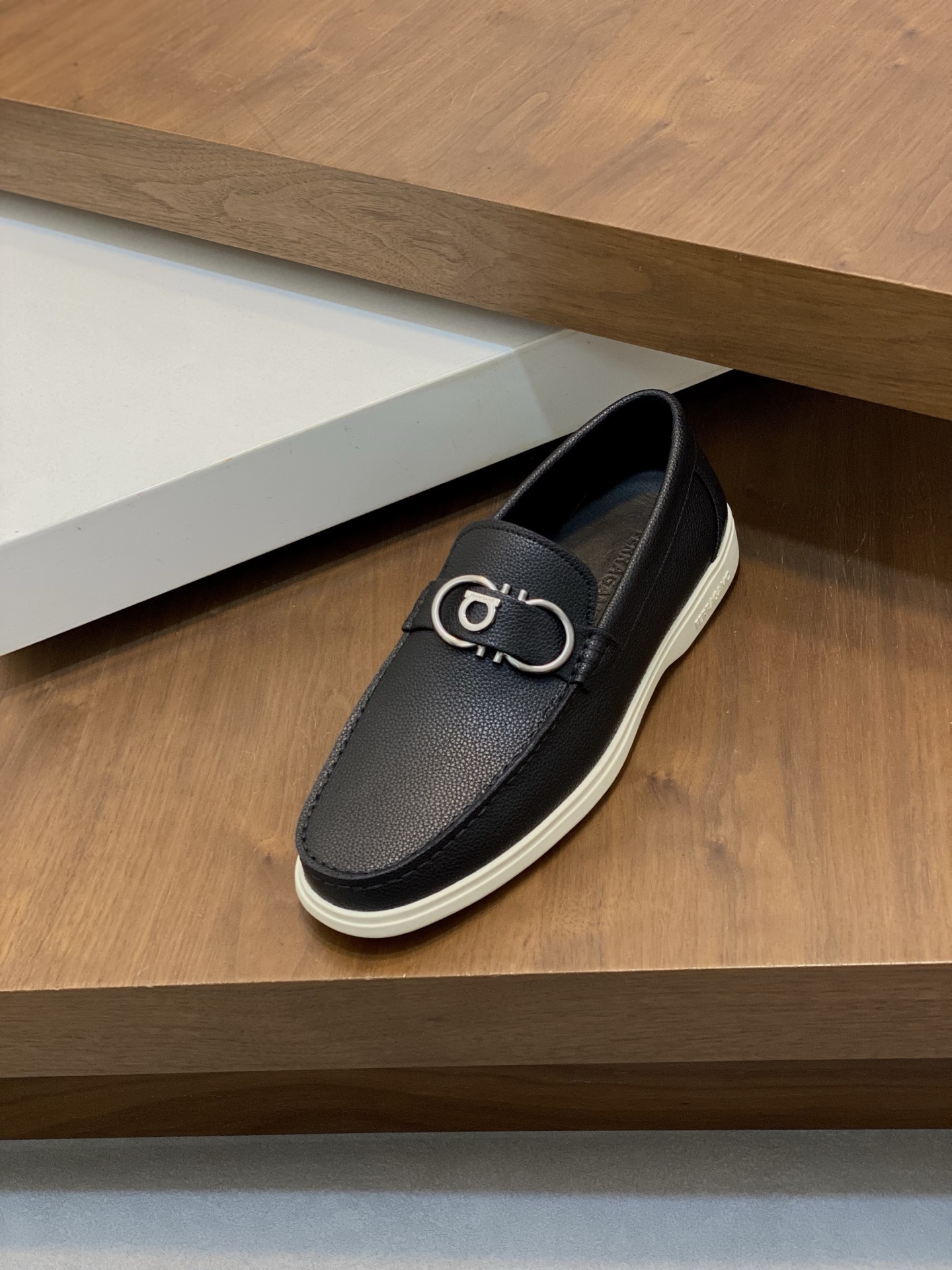 Ferragamo Men's Black Leather Loafers with Metal Buckle, Size 39-44 7 i1741553689922 7699 0 5