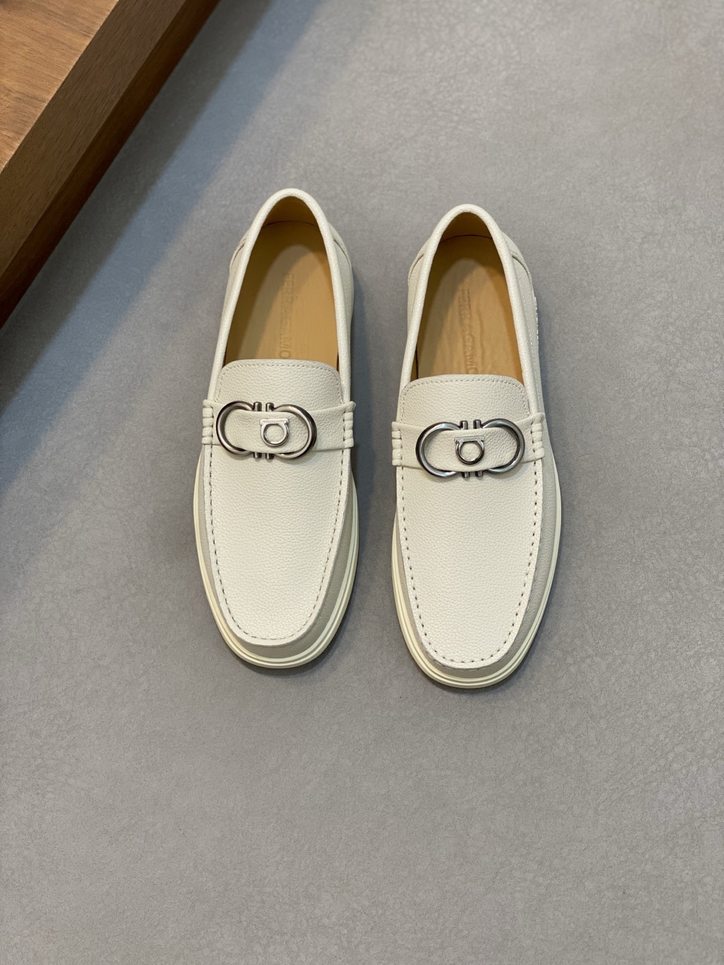 Ferragamo Men's White Leather Driving Shoes with Signature Buckle 2 i1741553738788 2451 0 0