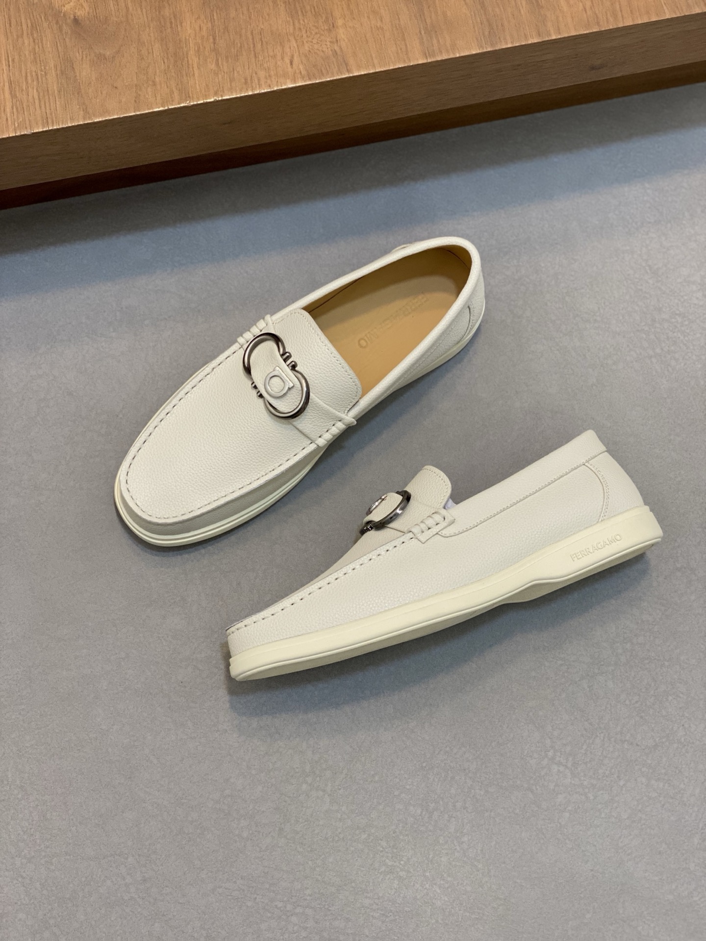 Ferragamo Men's White Leather Driving Shoes with Signature Buckle 6 i1741553742464 9529 0 4