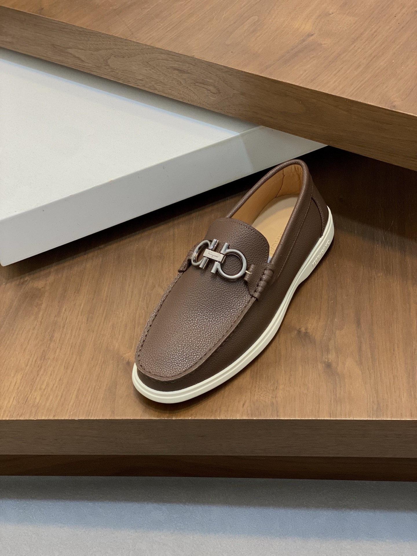 Ferragamo Men's Brown Leather Driving Shoes with Iconic Buckle, Sizes 39-44 7 i1741554013262 9231 0 5