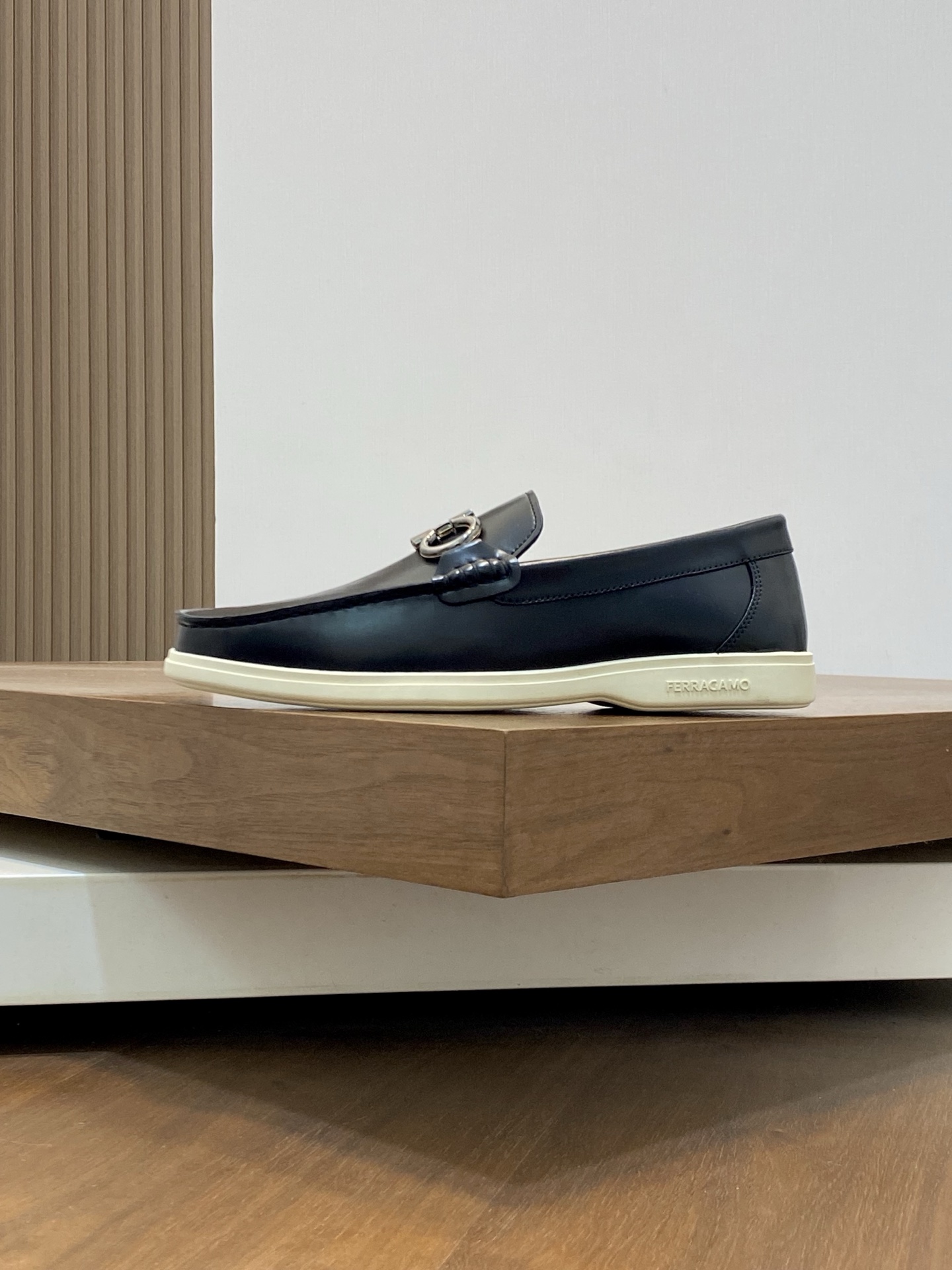 Ferragamo Men's Leather Driving Shoes Comfortable Slip-Ons 3 i1741554028761 7606 0 1