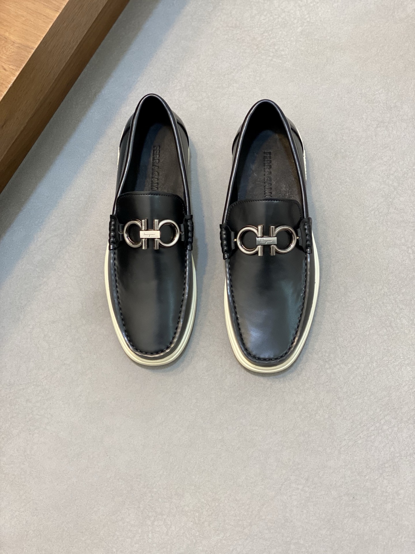 Ferragamo Men's Leather Driving Shoes Comfortable Slip-Ons