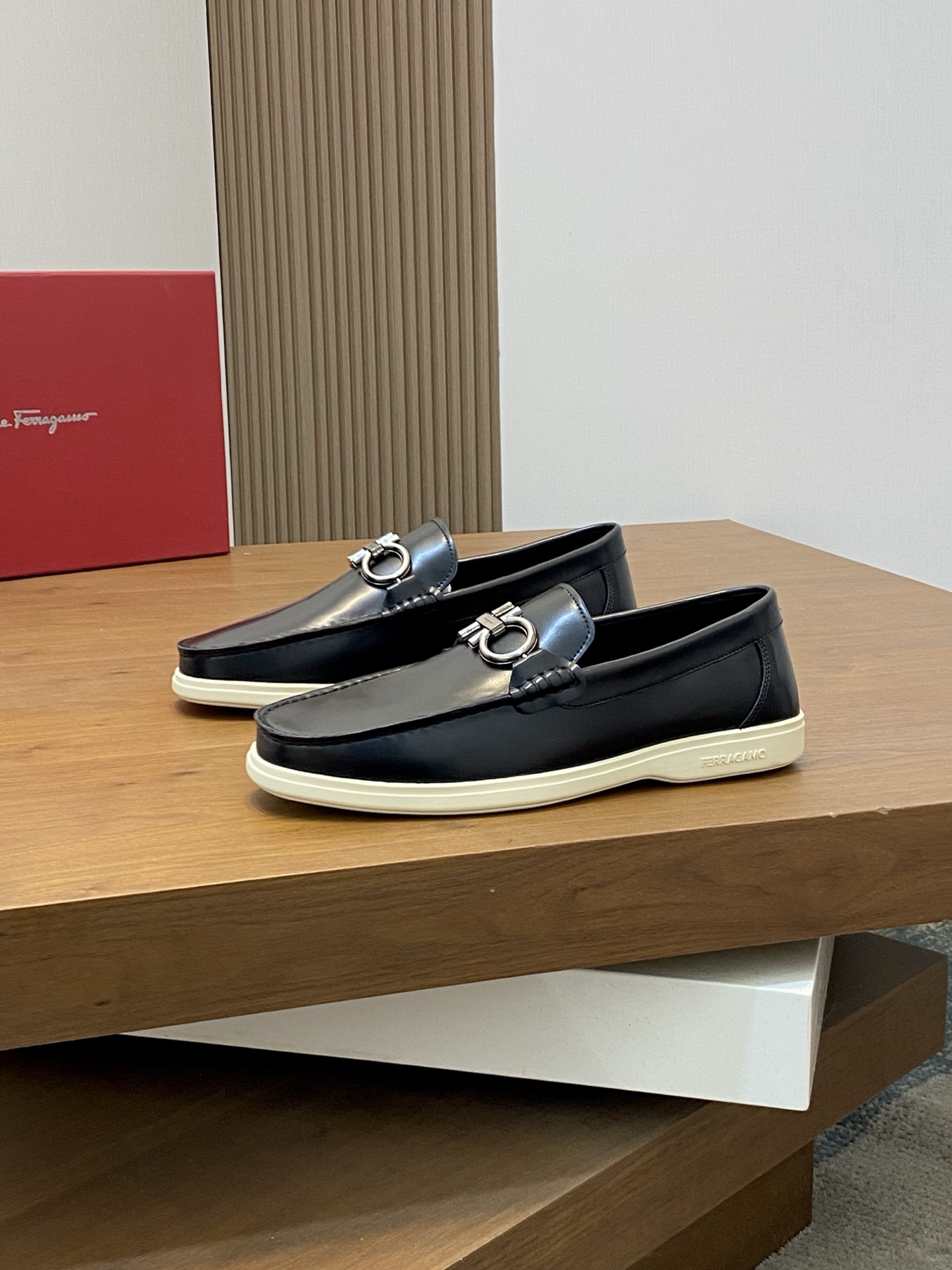 Ferragamo Men's Leather Driving Shoes Comfortable Slip-Ons 4 i1741554032887 9774 0 2