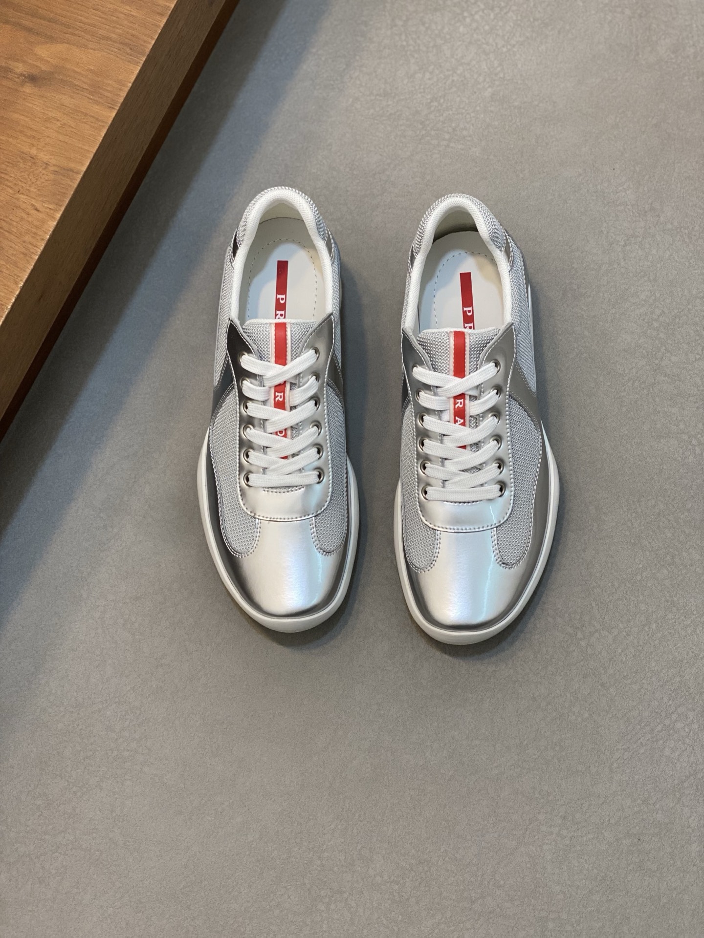 NO:345861,P home classic model original configuration Italian imported patent leather with breathable Y-version upper, fully imported breathable movable pad with mesh lining, original two-color wear-resistant molding bottom, high quality, welcome comparison Number 39-44 (38, 45, customized),19860909P家 经典款 原厂配置意大利进口漆皮配透气Y版布鞋面、全进口透气活动垫配网布内里、原厂双色耐磨成型底、高品质、欢迎对比 码数39-44（38、45、订做）,,Men's shoes