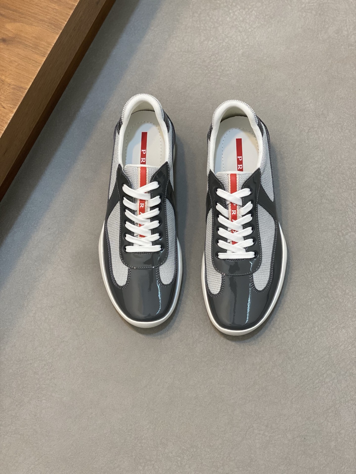 NO:345898,P home classic model original configuration Italian imported patent leather with breathable Y-version upper, fully imported breathable movable pad with mesh lining, original two-color wear-resistant molding bottom, high quality, welcome comparison Number 39-44 (38, 45, customized),19860909P家 经典款 原厂配置意大利进口漆皮配透气Y版布鞋面、全进口透气活动垫配网布内里、原厂双色耐磨成型底、高品质、欢迎对比 码数39-44（38、45、订做）,,Men's shoes