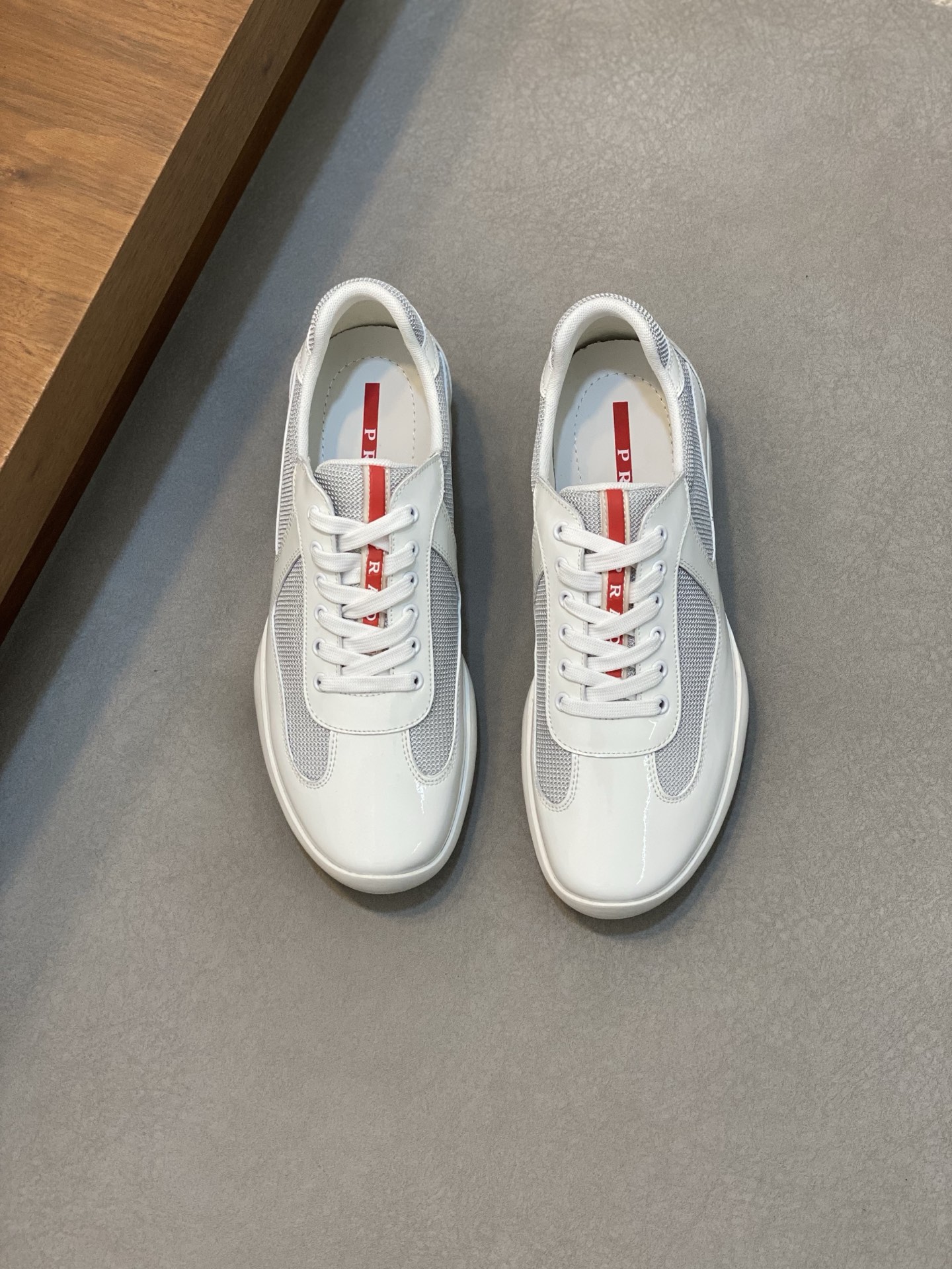 NO:345824,P home classic model original configuration Italian imported patent leather with breathable Y-version upper, fully imported breathable movable pad with mesh lining, original two-color wear-resistant molding bottom, high quality, welcome comparison Number 39-44 (38, 45, customized),19860909P家 经典款 原厂配置意大利进口漆皮配透气Y版布鞋面、全进口透气活动垫配网布内里、原厂双色耐磨成型底、高品质、欢迎对比 码数39-44（38、45、订做）,,Men's shoes