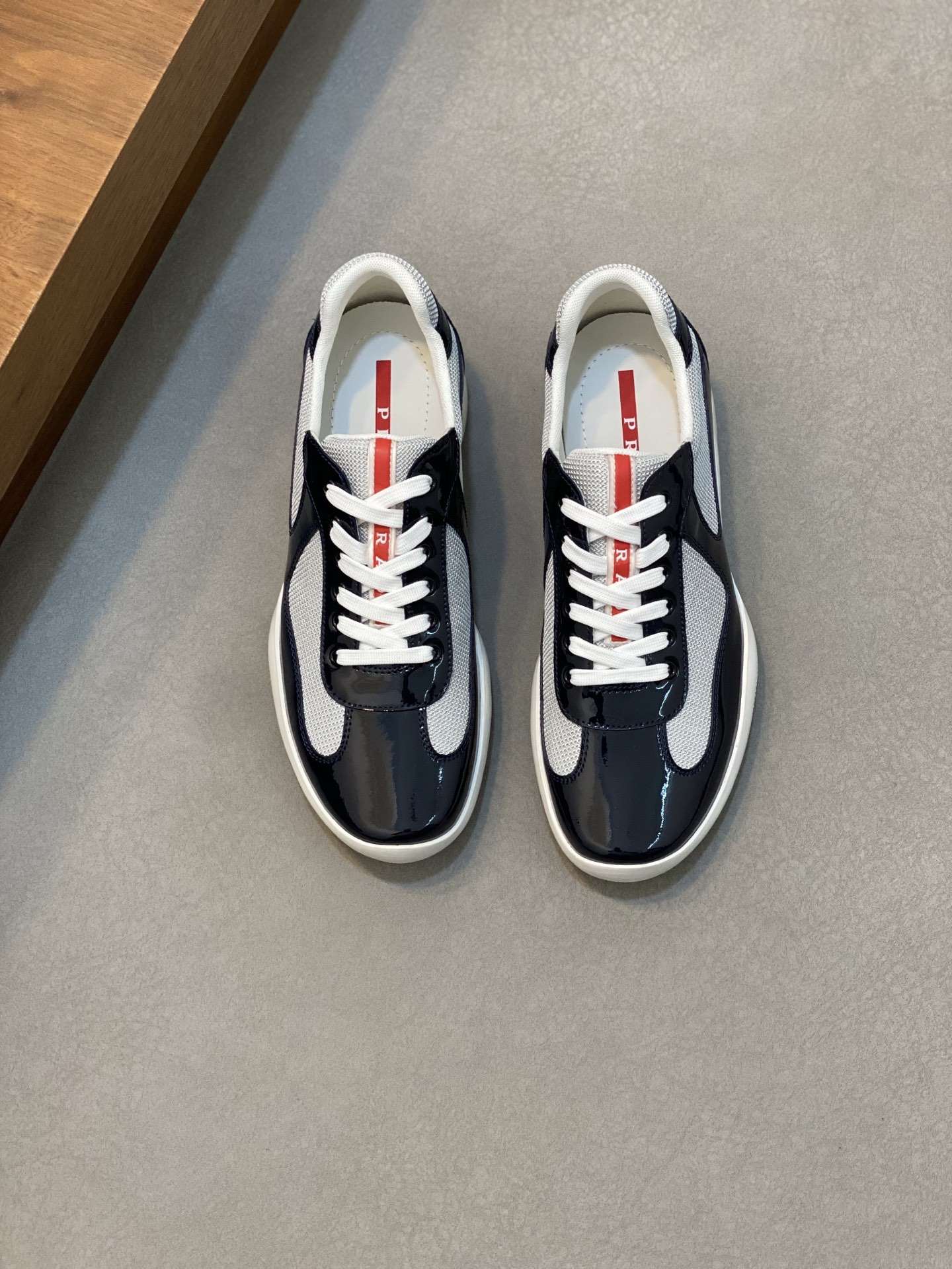 NO:345844,P home classic model original configuration Italian imported patent leather with breathable Y-version upper, fully imported breathable movable pad with mesh lining, original two-color wear-resistant molding bottom, high quality, welcome comparison Number 39-44 (38, 45, customized),19860909P家 经典款 原厂配置意大利进口漆皮配透气Y版布鞋面、全进口透气活动垫配网布内里、原厂双色耐磨成型底、高品质、欢迎对比 码数39-44（38、45、订做）,,Men's shoes