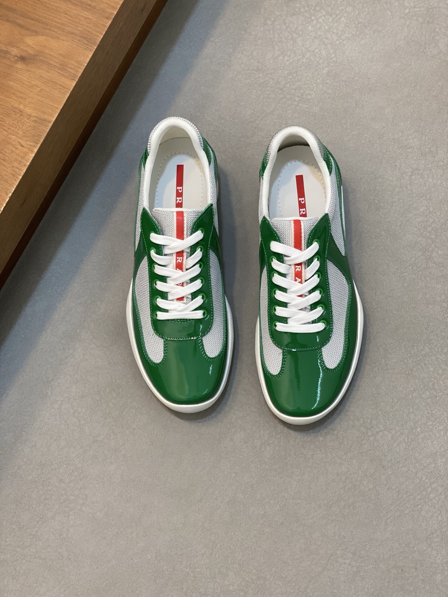 NO:345857,P home classic model original configuration Italian imported patent leather with breathable Y-version upper, fully imported breathable movable pad with mesh lining, original two-color wear-resistant molding bottom, high quality, welcome comparison Number 39-44 (38, 45, customized),19860909P家 经典款 原厂配置意大利进口漆皮配透气Y版布鞋面、全进口透气活动垫配网布内里、原厂双色耐磨成型底、高品质、欢迎对比 码数39-44（38、45、订做）,,Men's shoes