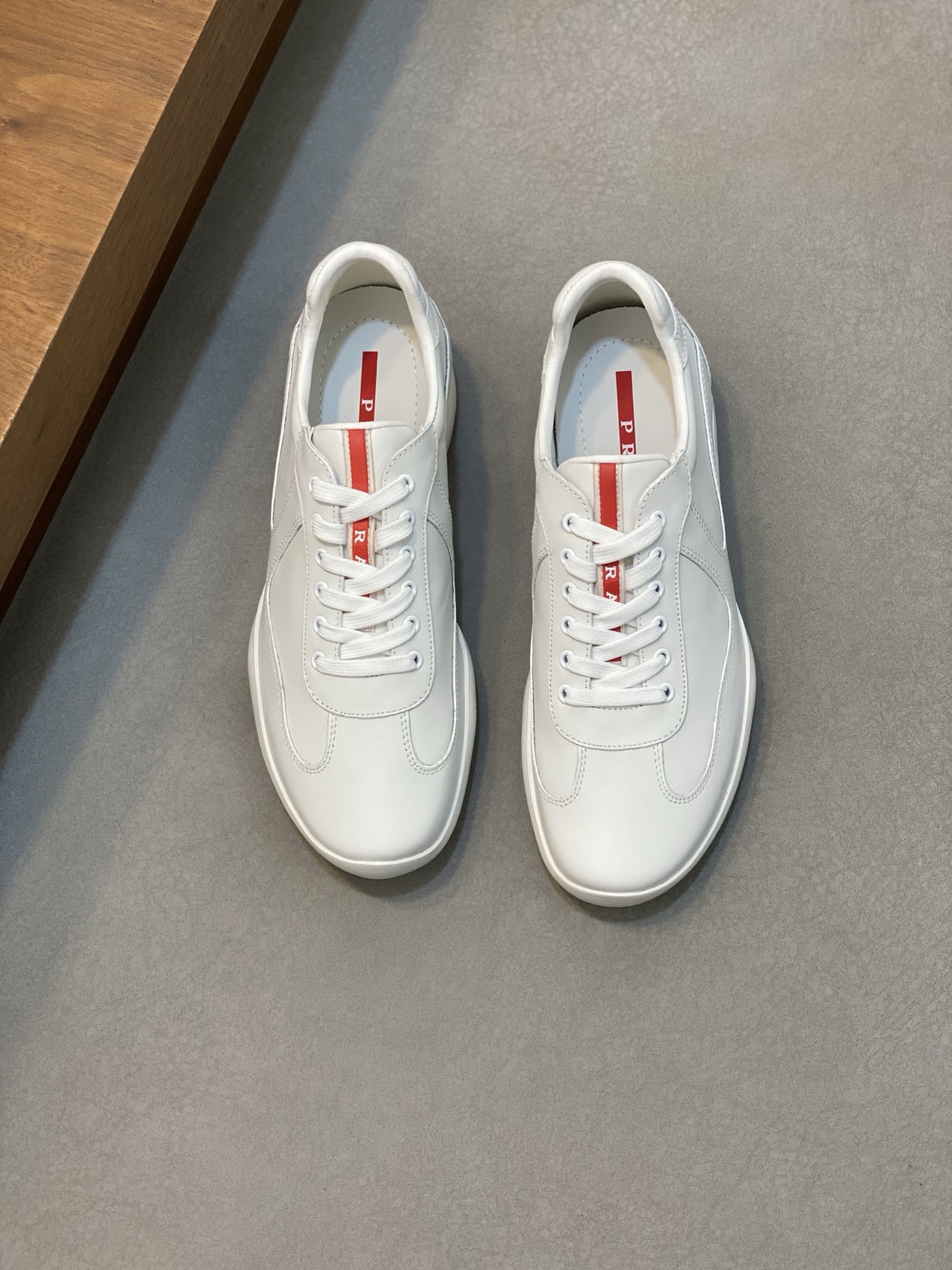 NO:222919,Brand P R A D A Color Original Color Pair Number 39-44 Customized 38.45 Price Material Prada New Product Original Single-Custom Low-top Casual Sports Shoes!  The upper is made of original soft cowhide with cowhide inner lining. The original molded sole of cowhide is made of high quality, worth owning. Prada, prada, sneakers, cowhide19860909品牌P R A D A 颜色原版配色 码数39-44定做38.45 价格 材质普拉达新品原单货低帮休闲运动鞋！鞋面采用原版柔软牛皮搭配牛皮内里 牛皮垫脚原版开模大底、高品质值得拥有,普拉达,prada,sneakers,cowhide,Men's shoes