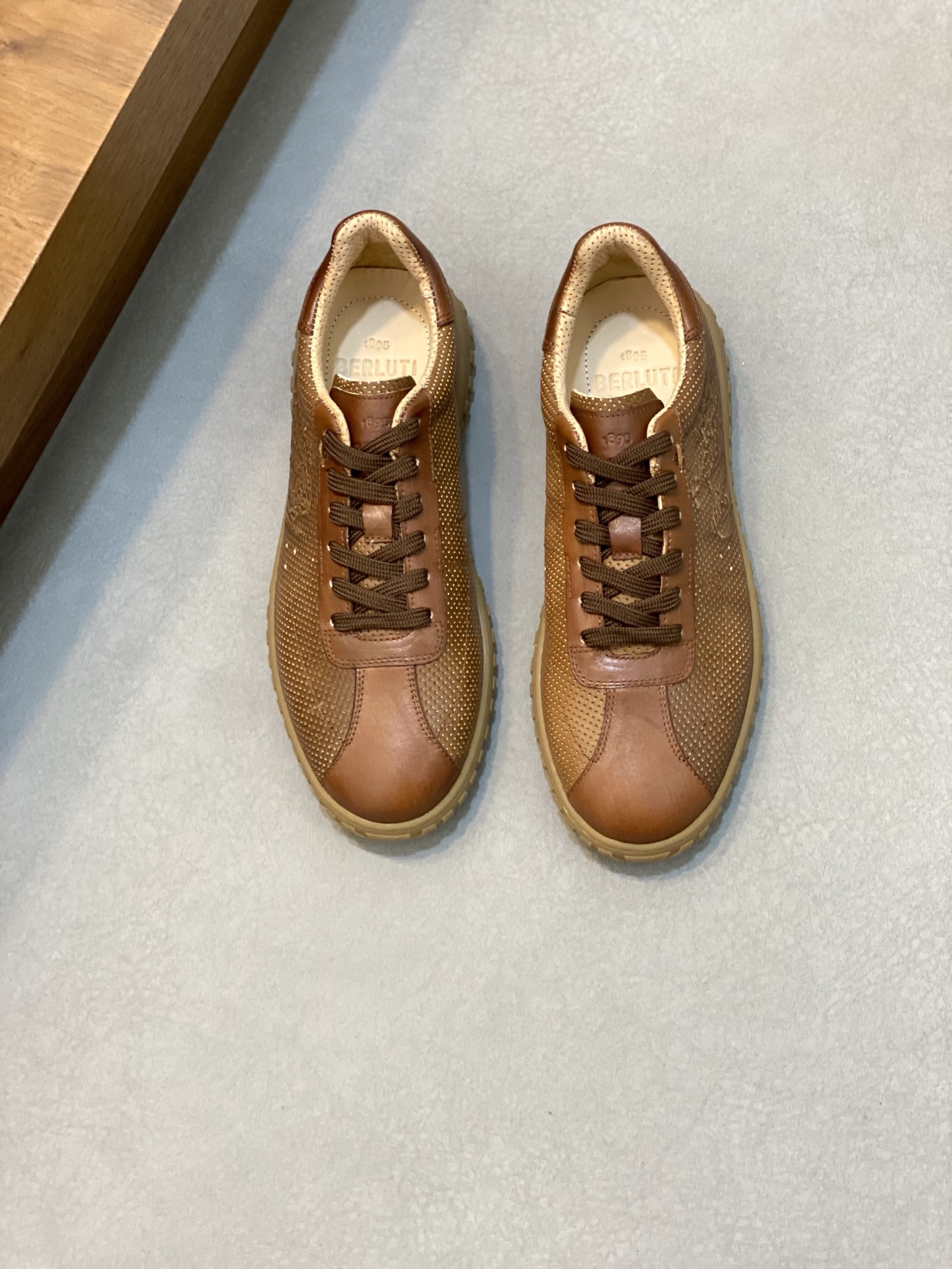 Berluti Men's Handmade Leather Sneakers - Modern Style & Ultimate Comfort 2 i1741709824915 5862 0 0