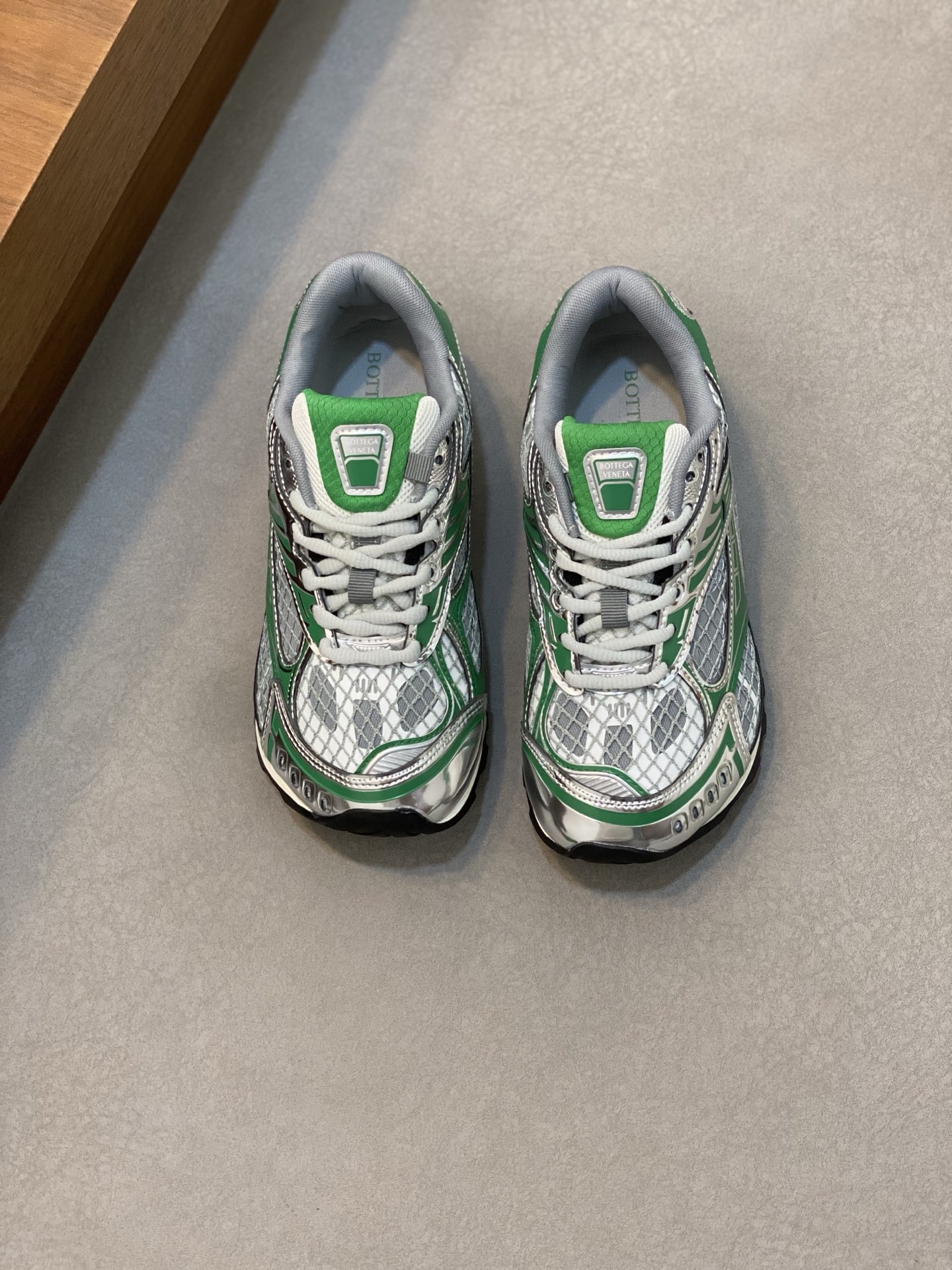 NO:221788,Bv new orbit couple casual sneakers, millennial retro style is so handsome, super cool fashion item, the most important thing is that it feels invincible and comfortable, and the design style is also full. It will definitely be the one with the highest daily wear rate, original development, high-quality presentation!  Size35-45 (38.45 customized for men), BV casual shoes, bottega veneta, sneakers19860909Bv新款 orbit情侣款休闲运动鞋,千禧复古风太帅了,超酷时尚单品,最重要的是它脚感无敌舒适,设计造型风格也是满分,绝对会是您日常穿着率最高的一款,原版开发,高品质呈现！ Size35-45（男款38.45定做）,BV休闲鞋,bottega veneta,sneakers,Men's shoes