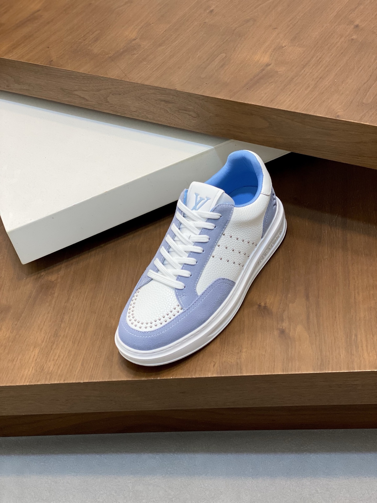 Louis Vuitton Men's Casual Sneakers in White Leather with Blue Trim 7 i1742141772524 6632 0 5