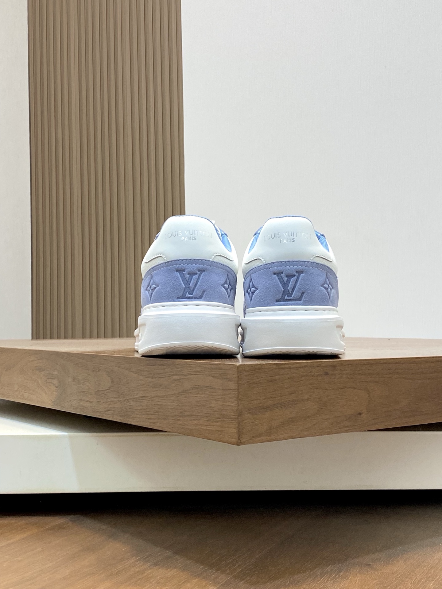Louis Vuitton Men's Casual Sneakers in White Leather with Blue Trim 9 i1742141772632 9909 0 7