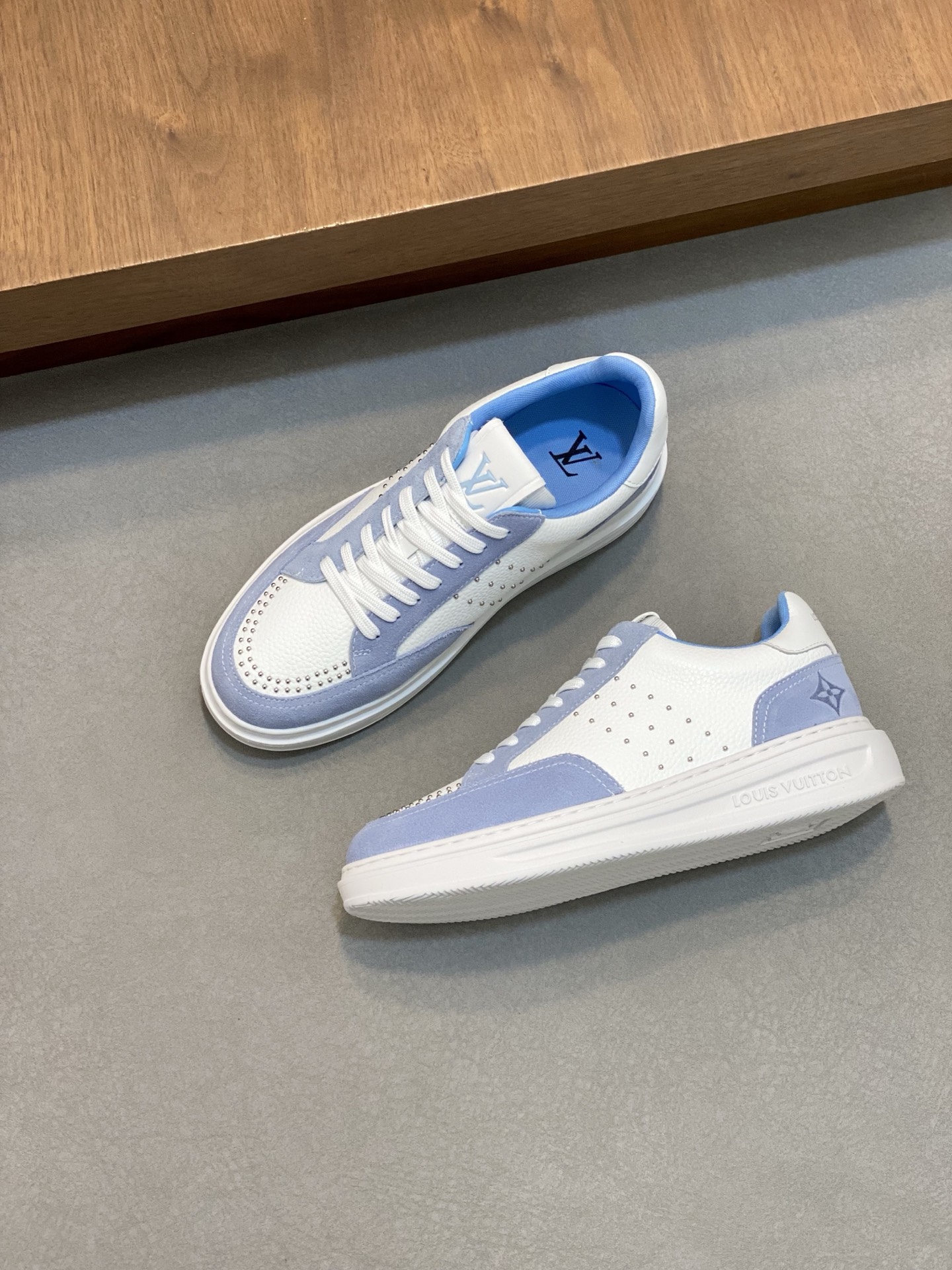 Louis Vuitton Men's Casual Sneakers in White Leather with Blue Trim 6 i1742141772723 1521 0 4
