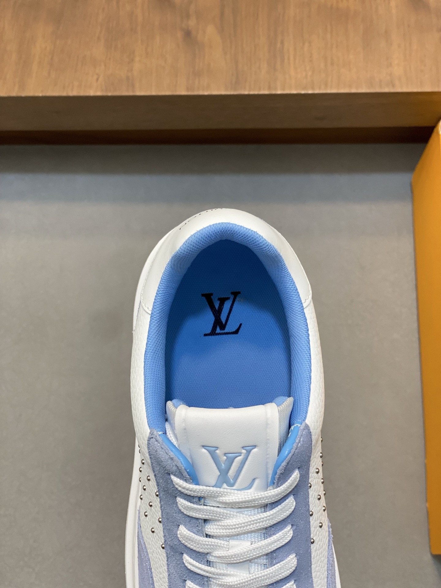Louis Vuitton Men's Casual Sneakers in White Leather with Blue Trim 8 i1742141772903 7780 0 6