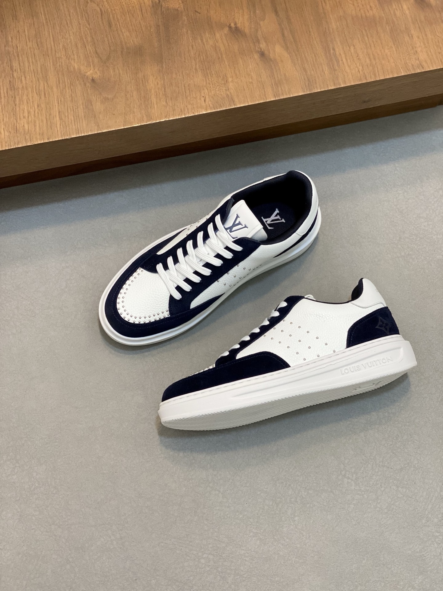 Luxury Men's Leather Sneakers - Monogrammed, Comfortable, and Durable 6 i1742141920211 8319 0 4