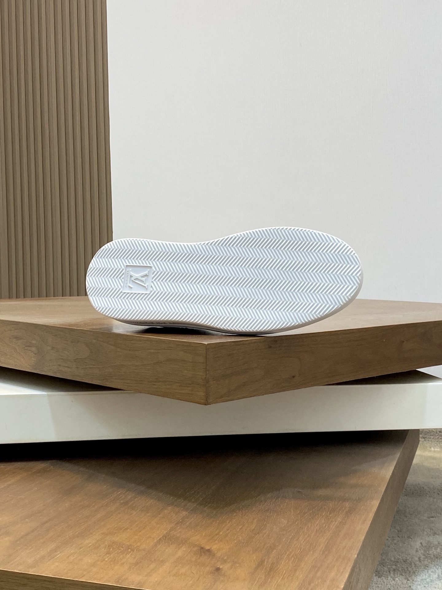 Luxury Men's Leather Sneakers - Monogrammed, Comfortable, and Durable 10 i1742141925124 6674 0 8